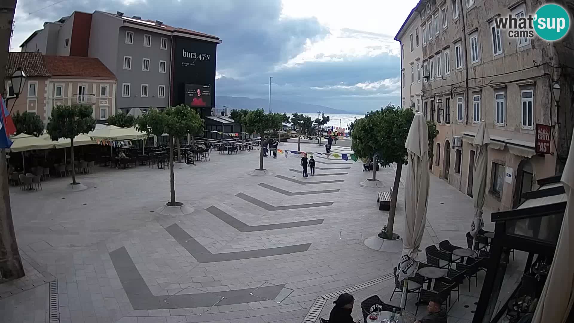 Centar grada Senja – Pavlinski trg – web kamere Dalmacija