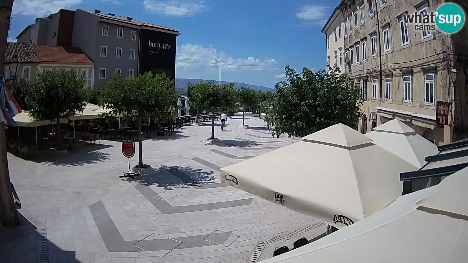 Centar grada Senja – Pavlinski trg – web kamere Dalmacija