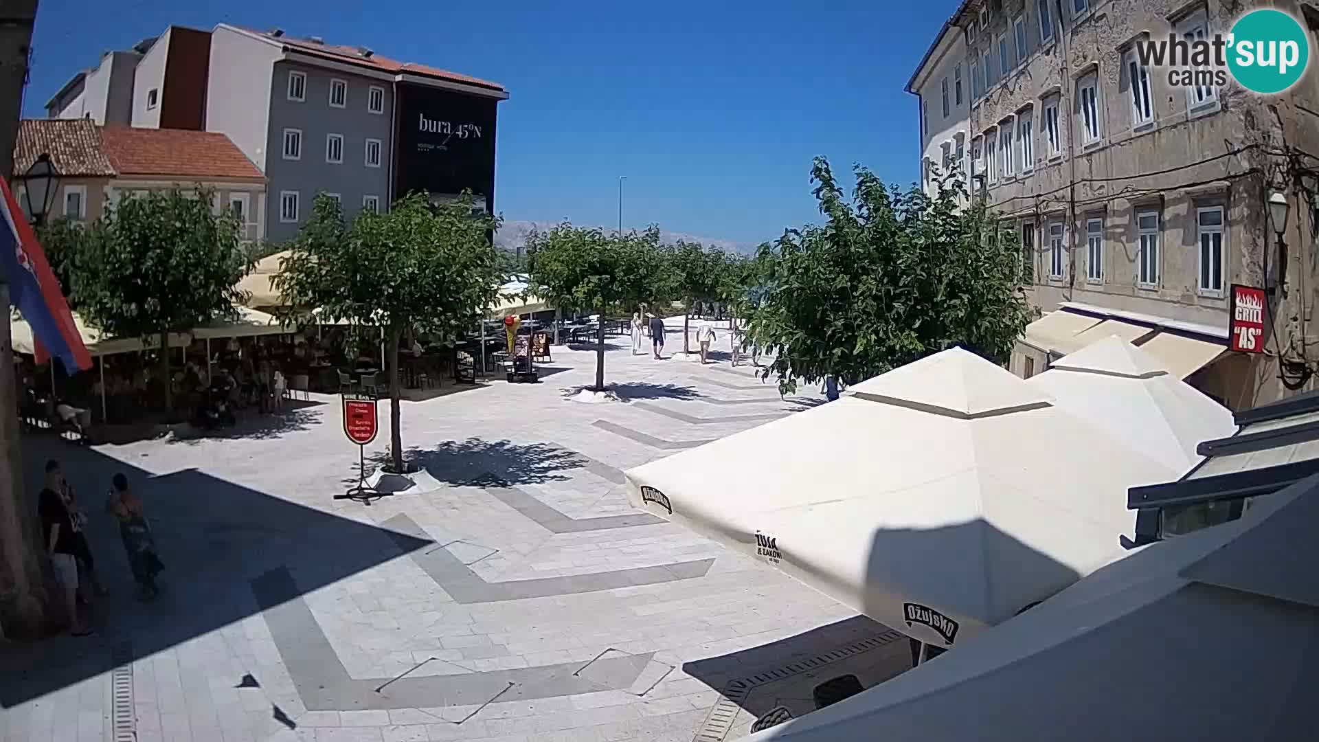 Centar grada Senja – Pavlinski trg – web kamere Dalmacija