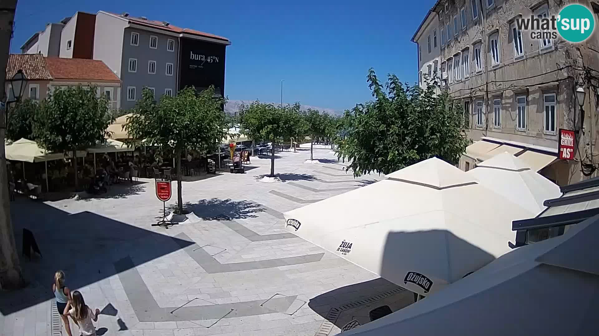 Centar grada Senja – Pavlinski trg – web kamere Dalmacija