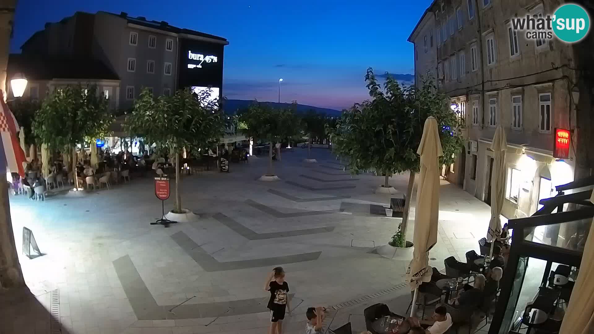 Centar grada Senja – Pavlinski trg – web kamere Dalmacija