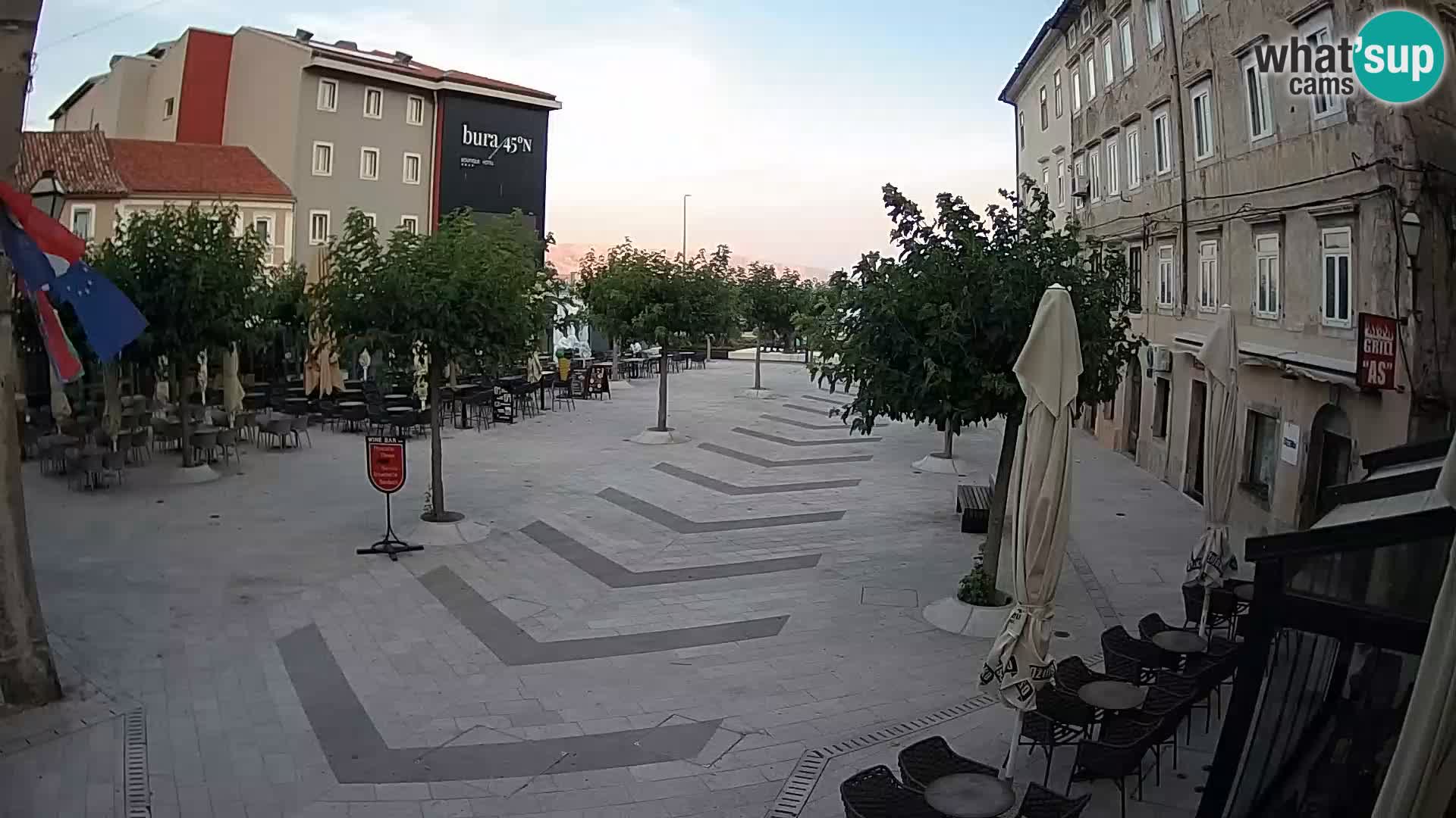 Centar grada Senja – Pavlinski trg – web kamere Dalmacija