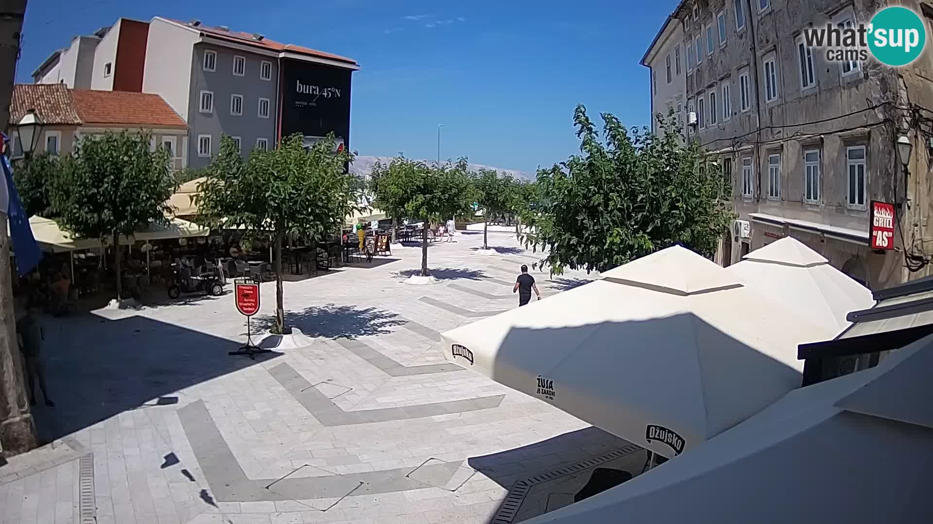Centar grada Senja – Pavlinski trg – web kamere Dalmacija