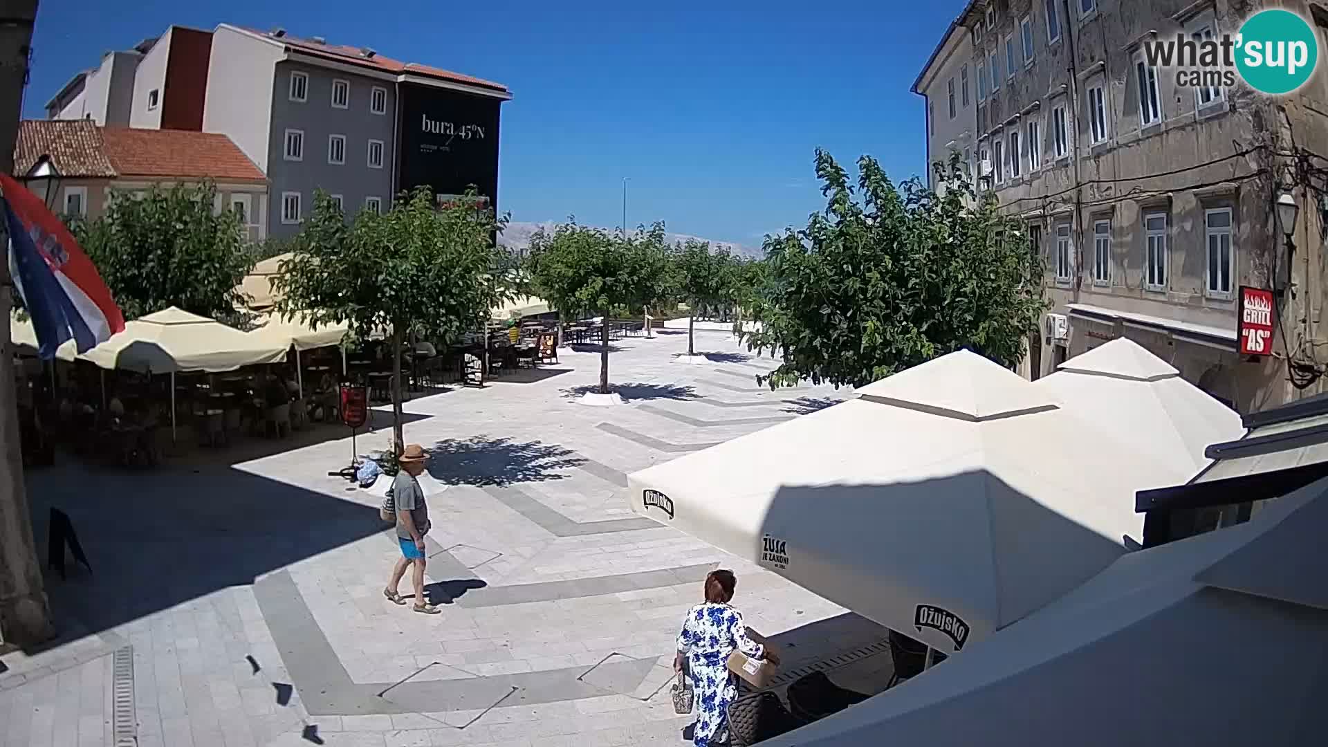 Centar grada Senja – Pavlinski trg – web kamere Dalmacija