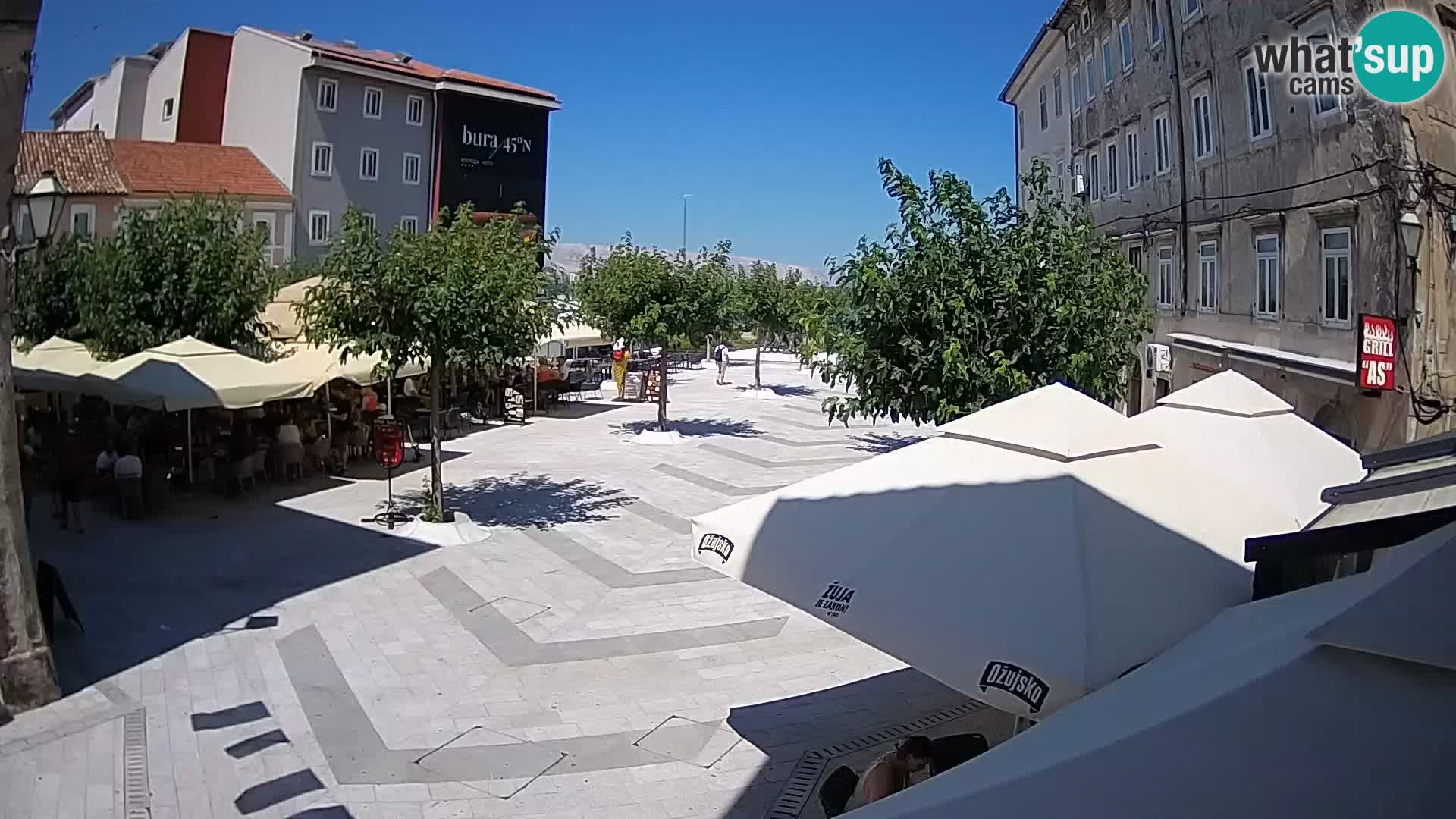 Centar grada Senja – Pavlinski trg – web kamere Dalmacija