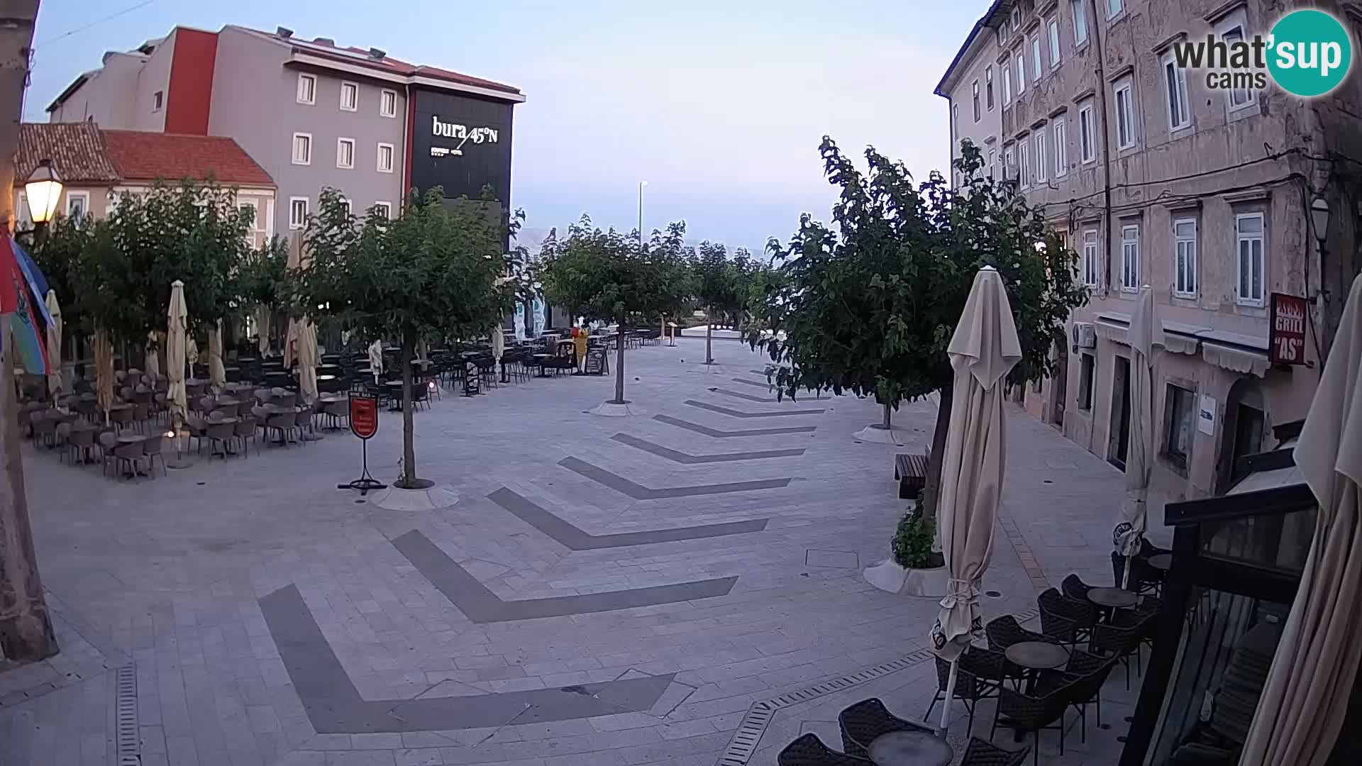 Centar grada Senja – Pavlinski trg – web kamere Dalmacija