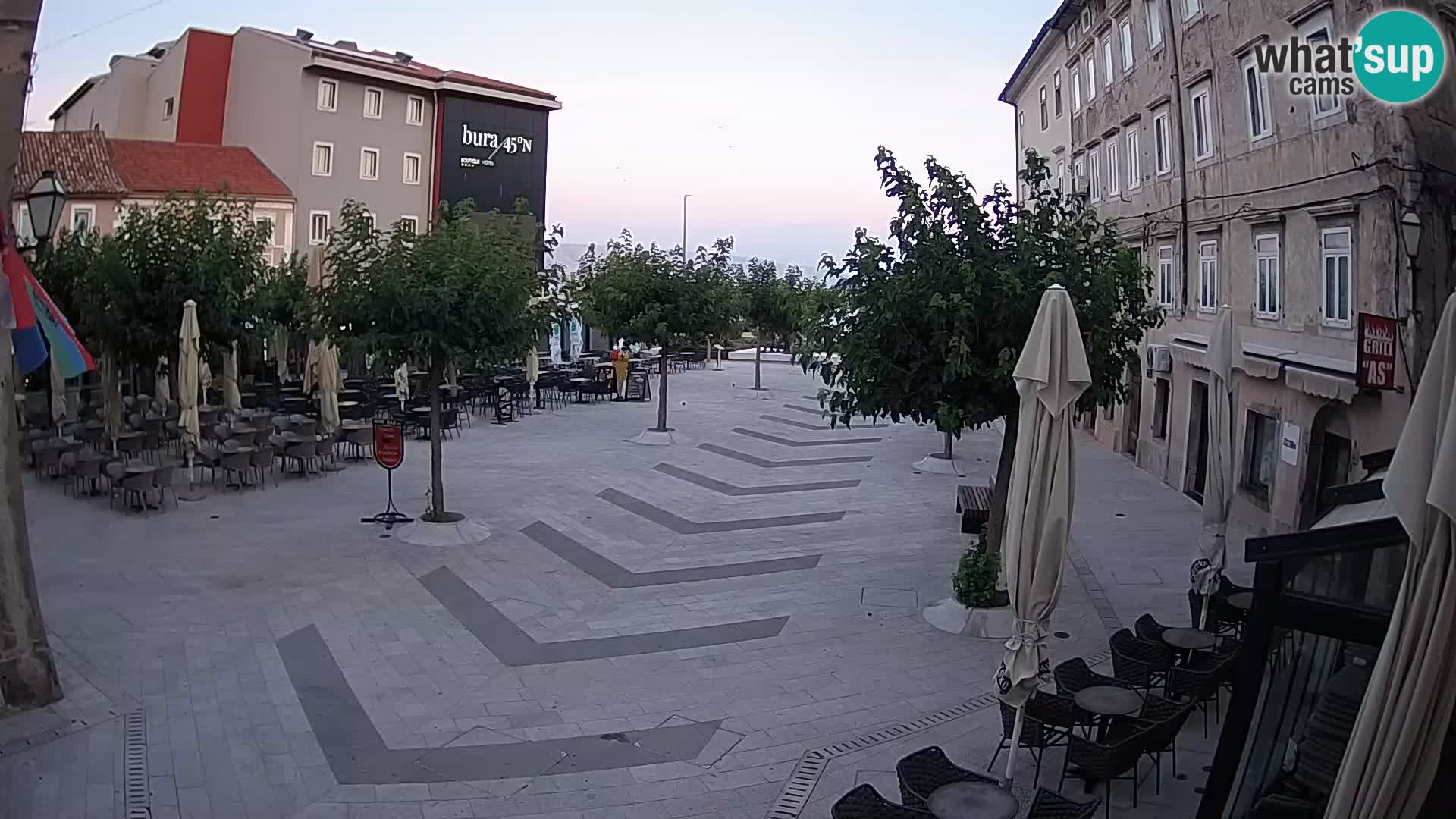 Centar grada Senja – Pavlinski trg – web kamere Dalmacija