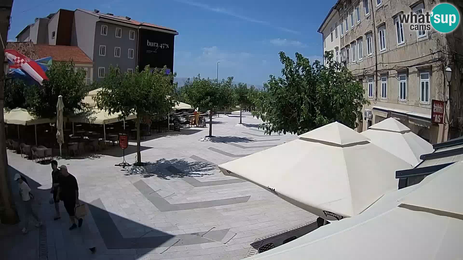 Centar grada Senja – Pavlinski trg – web kamere Dalmacija