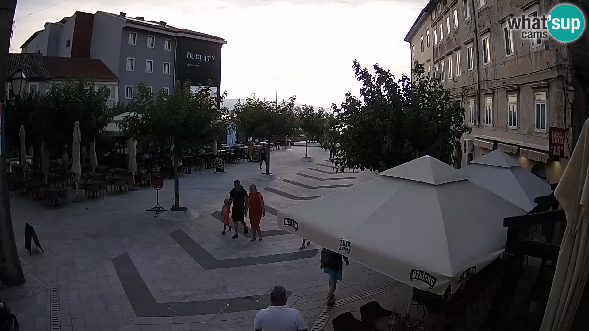 Centar grada Senja – Pavlinski trg – web kamere Dalmacija
