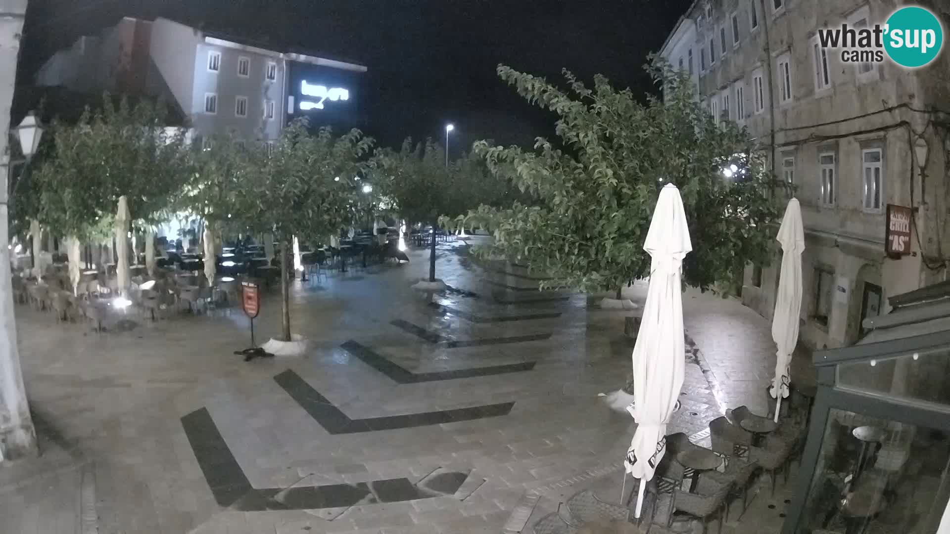 Centar grada Senja – Pavlinski trg – web kamere Dalmacija