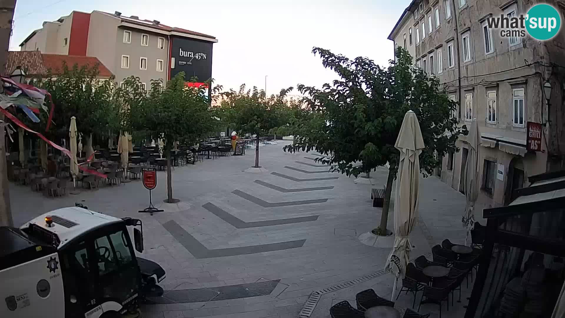 Centar grada Senja – Pavlinski trg – web kamere Dalmacija