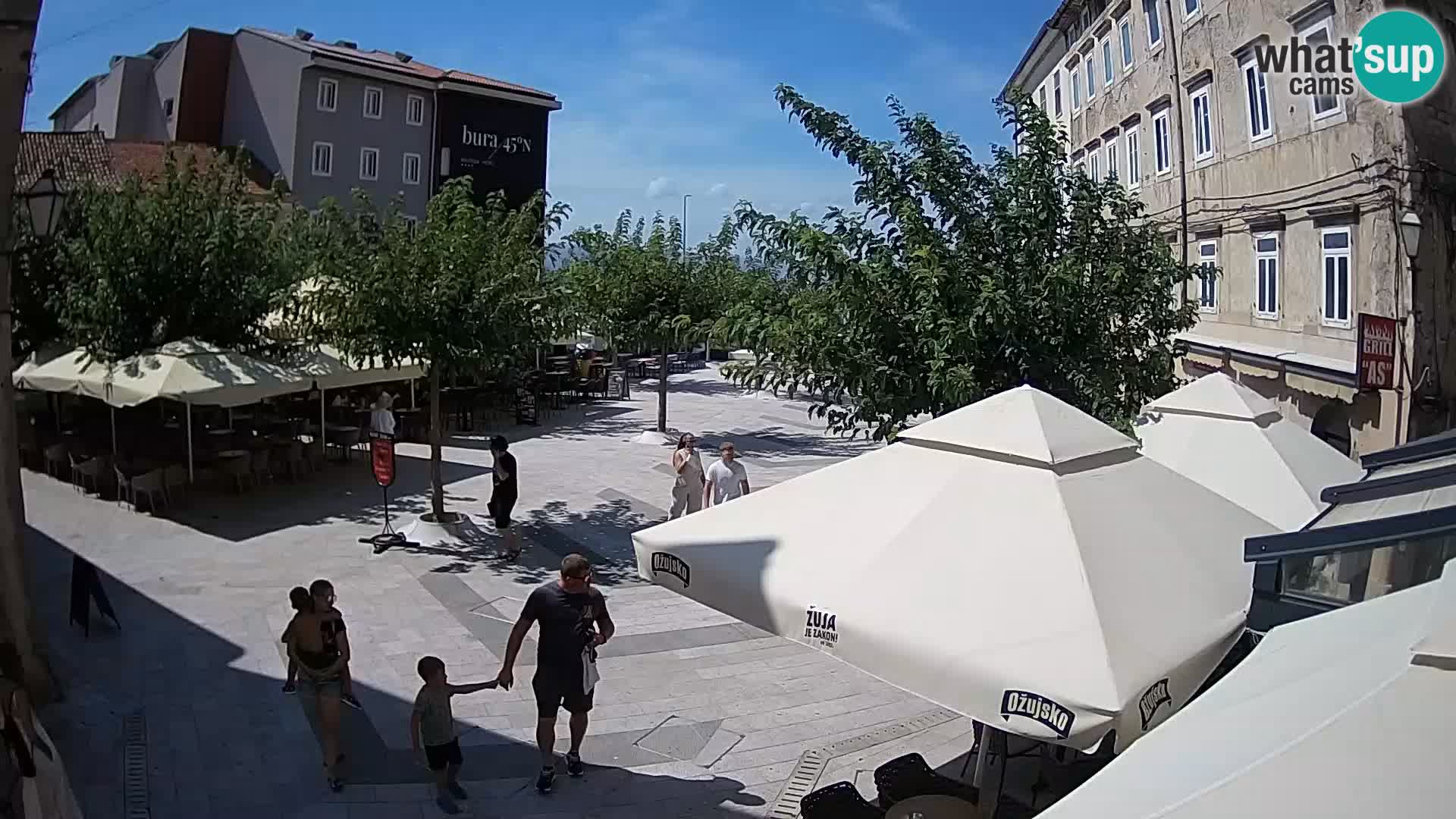 Centar grada Senja – Pavlinski trg – web kamere Dalmacija