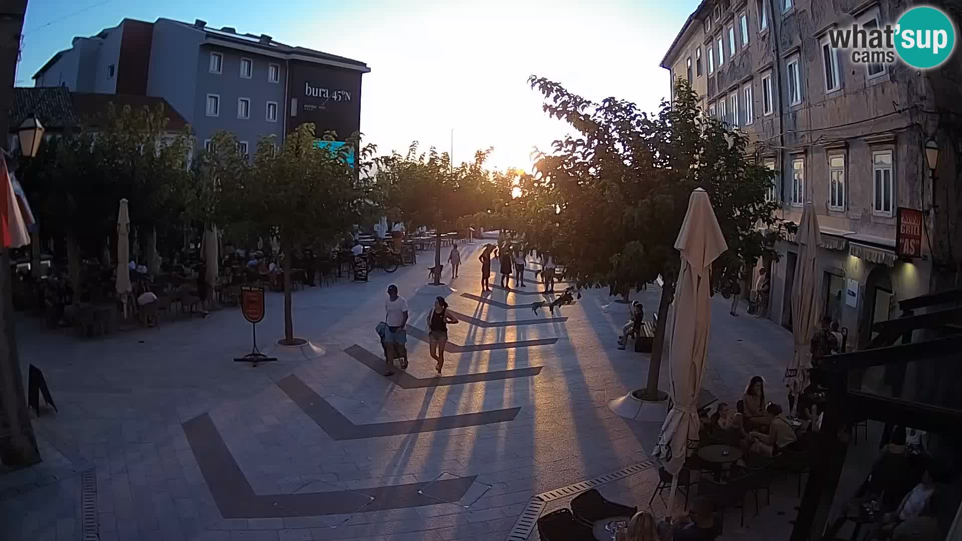 Centar grada Senja – Pavlinski trg – web kamere Dalmacija