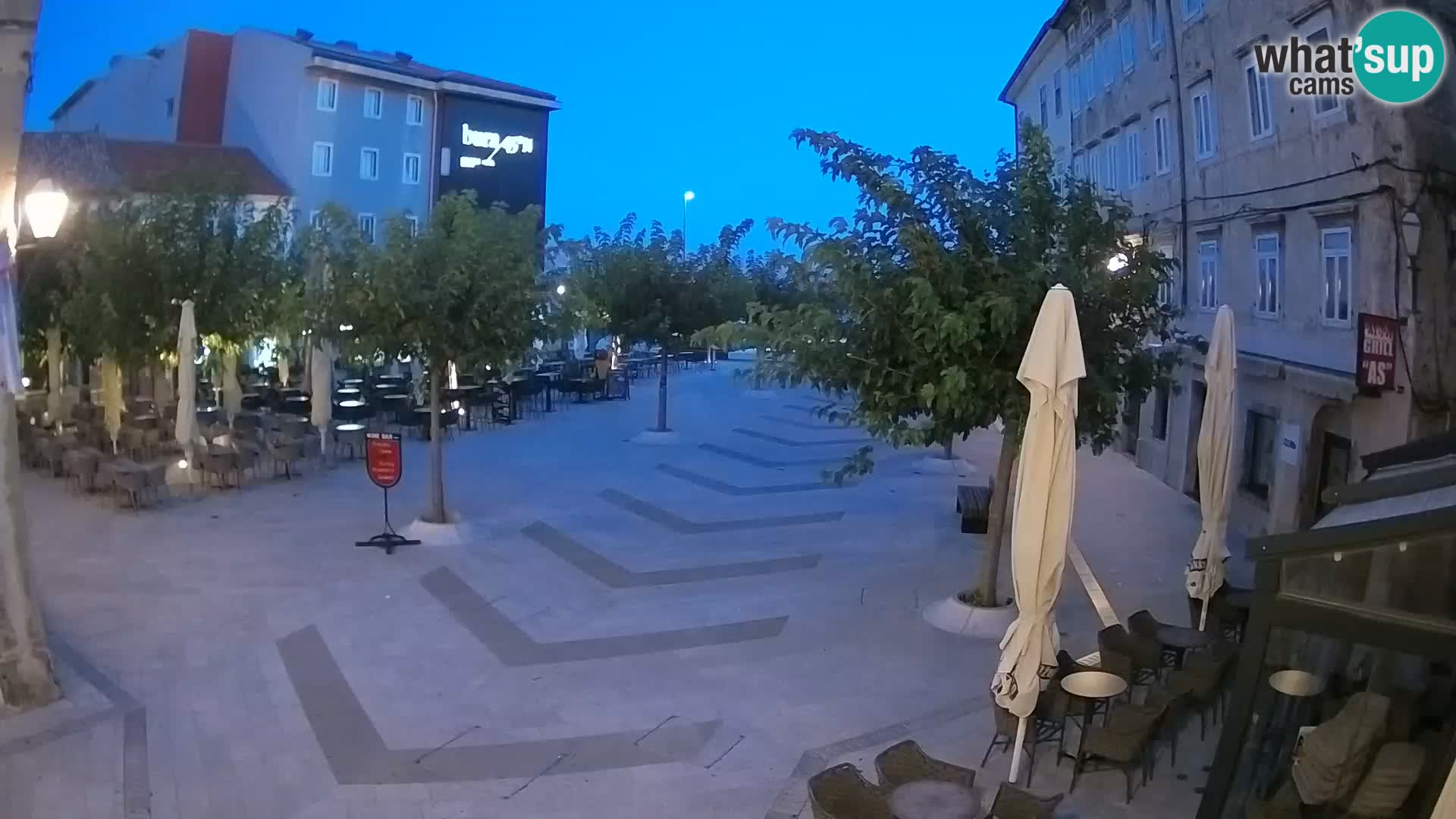 Centar grada Senja – Pavlinski trg – web kamere Dalmacija
