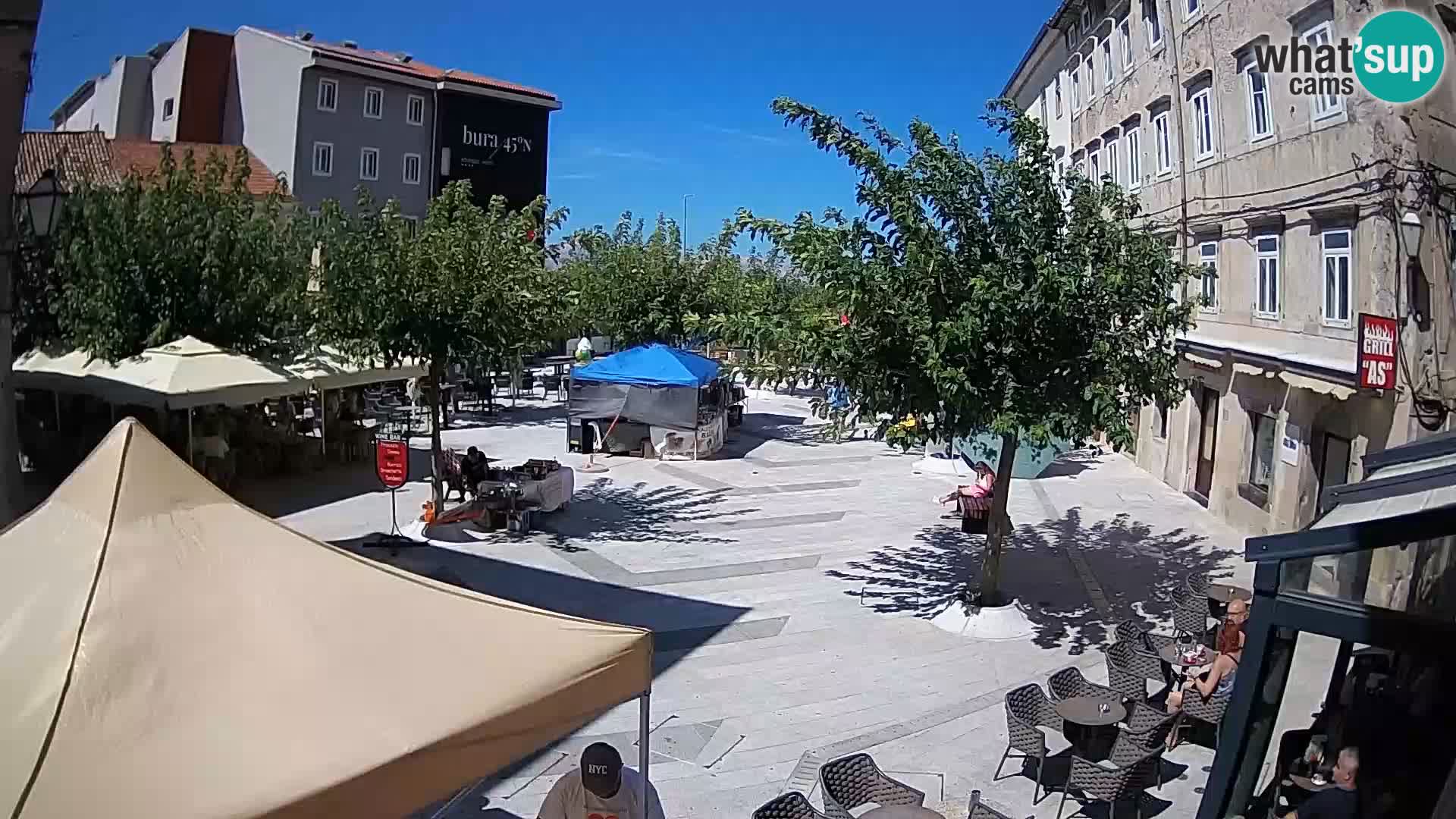 Centar grada Senja – Pavlinski trg – web kamere Dalmacija
