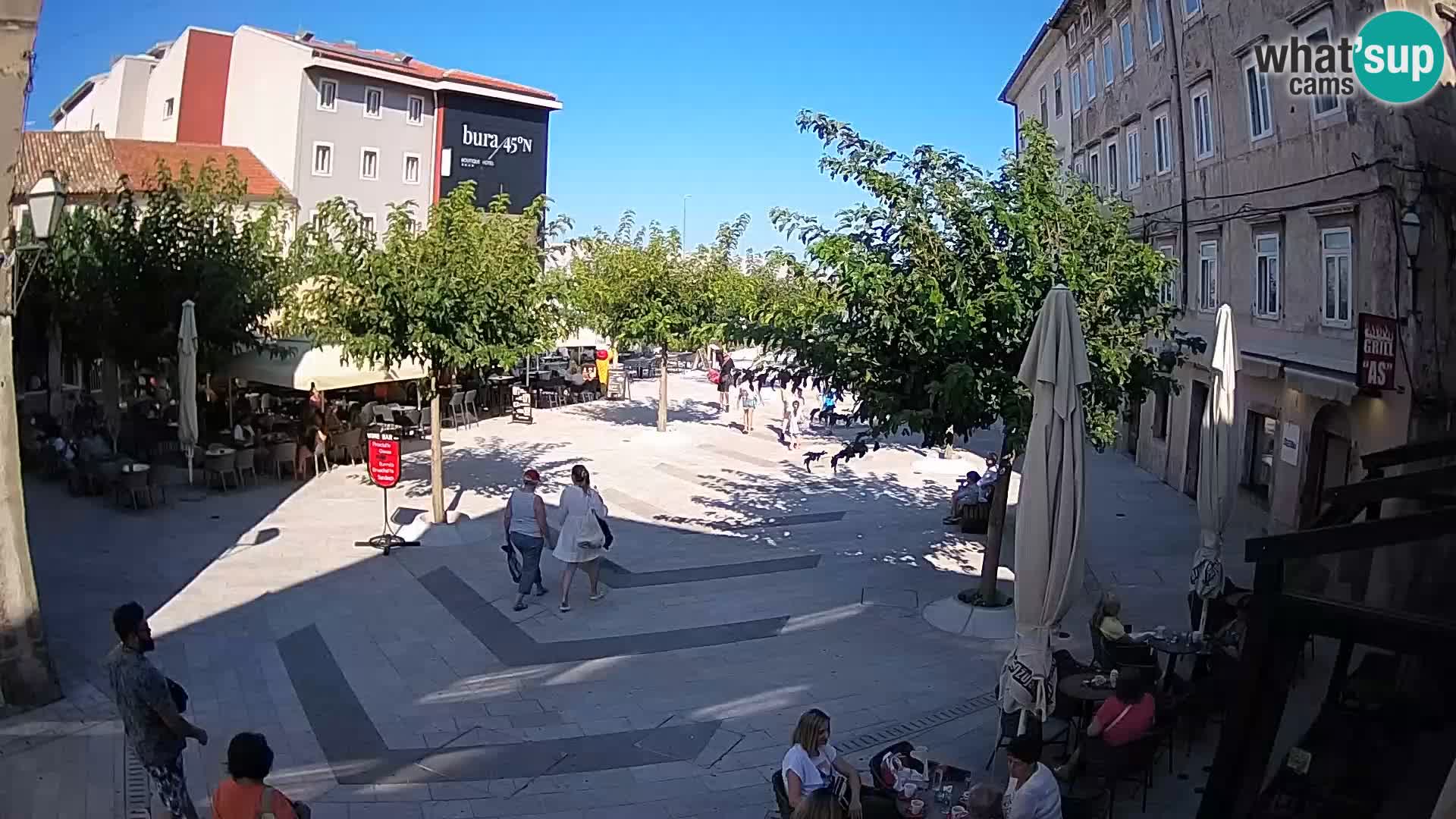 Centar grada Senja – Pavlinski trg – web kamere Dalmacija
