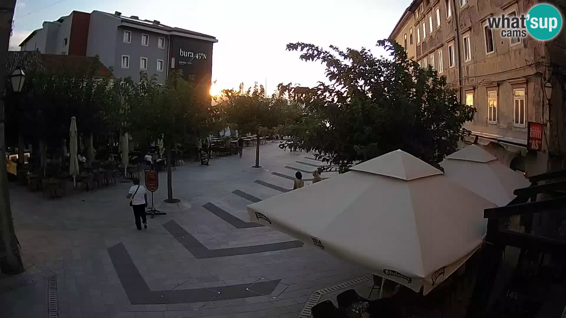 Centar grada Senja – Pavlinski trg – web kamere Dalmacija