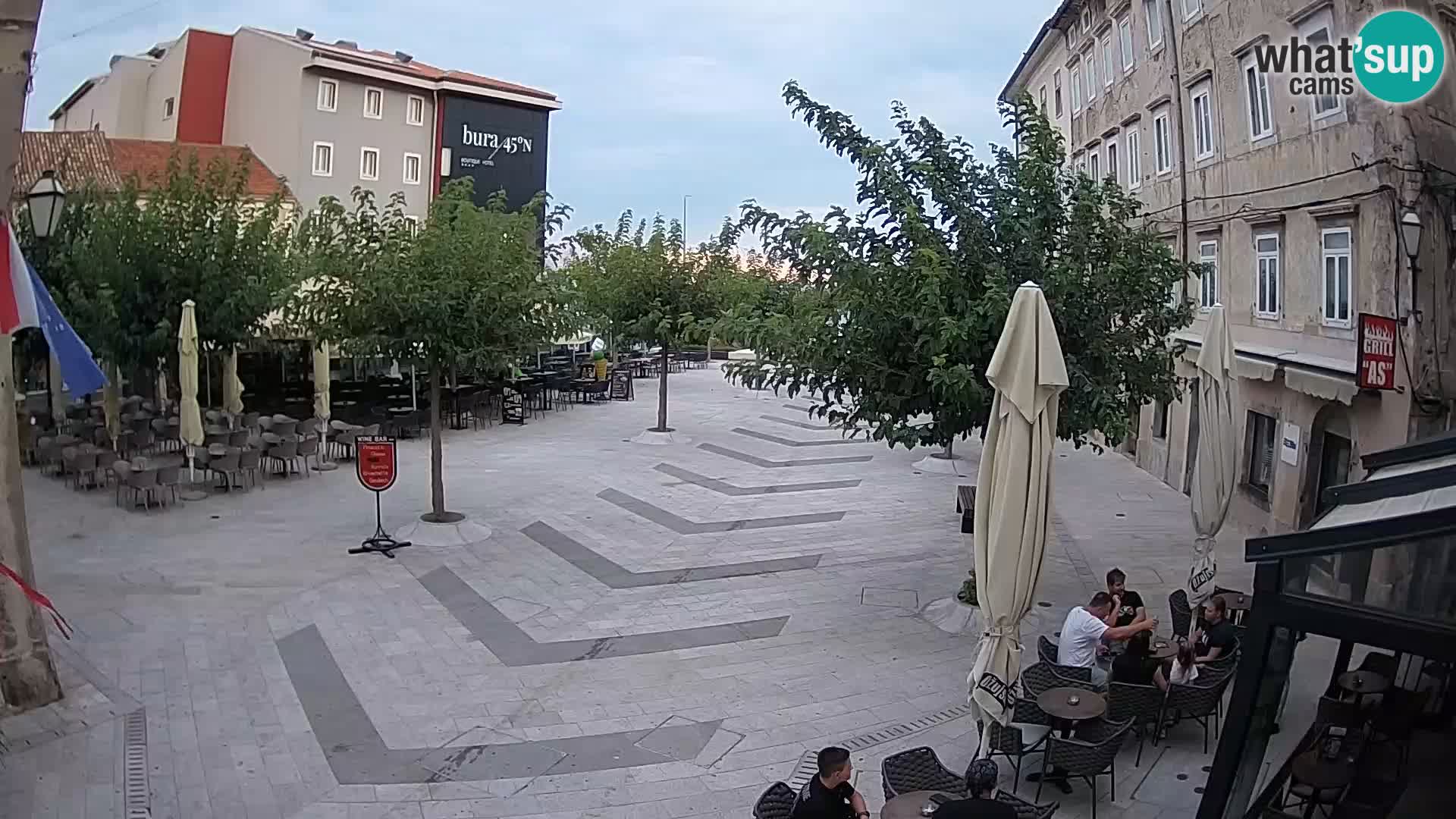 Centar grada Senja – Pavlinski trg – web kamere Dalmacija