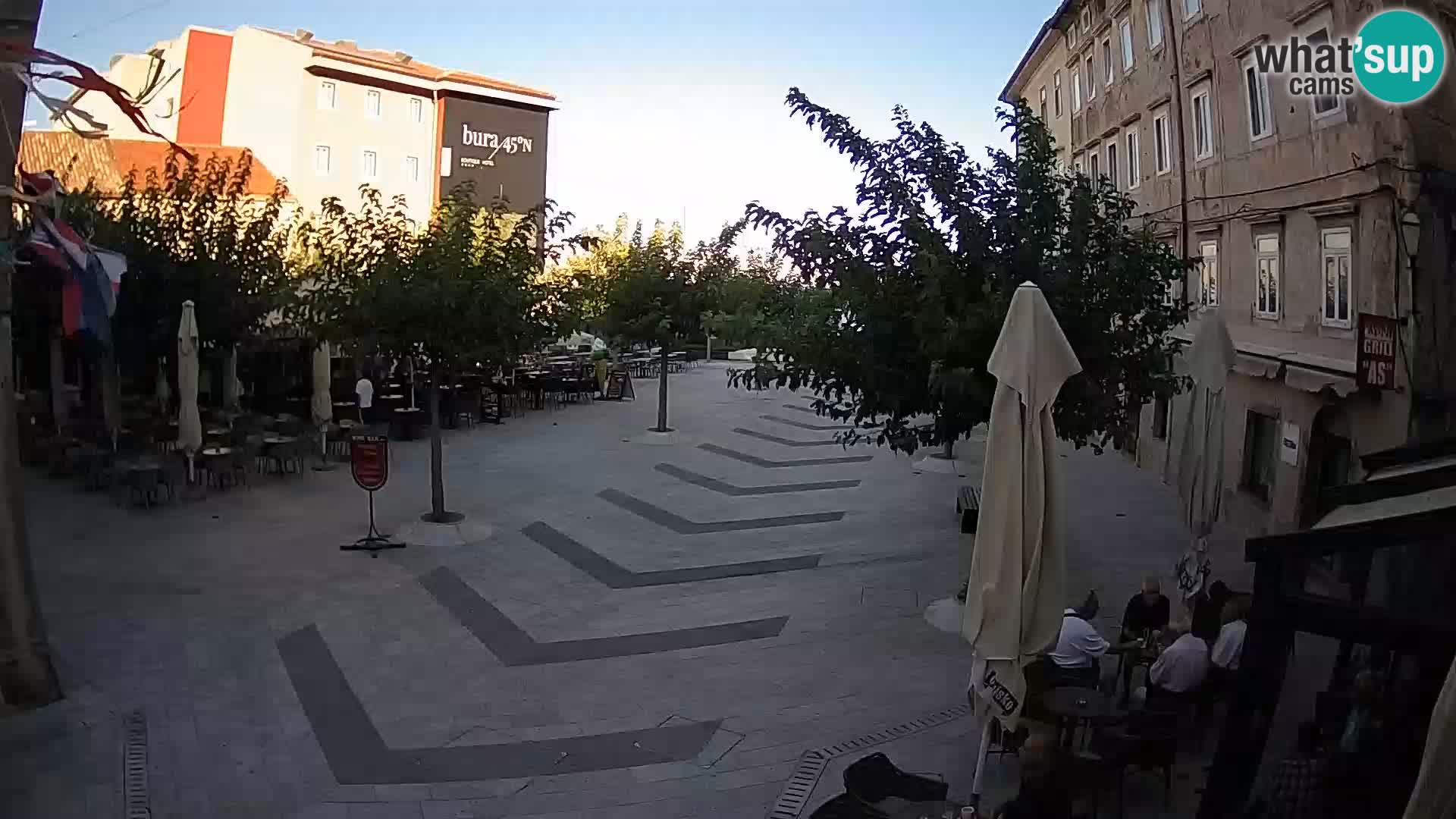 Centar grada Senja – Pavlinski trg – web kamere Dalmacija