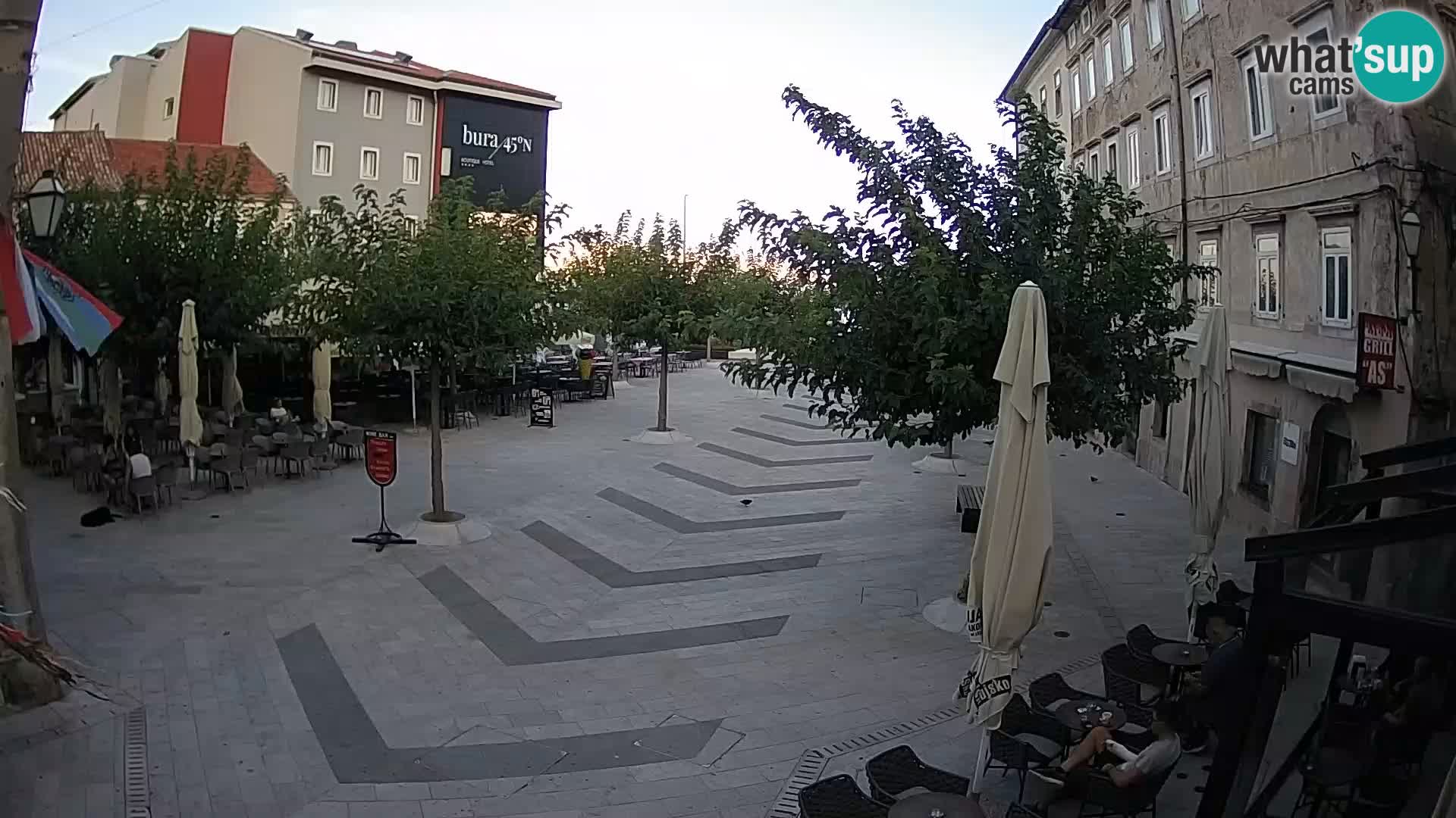 Centar grada Senja – Pavlinski trg – web kamere Dalmacija
