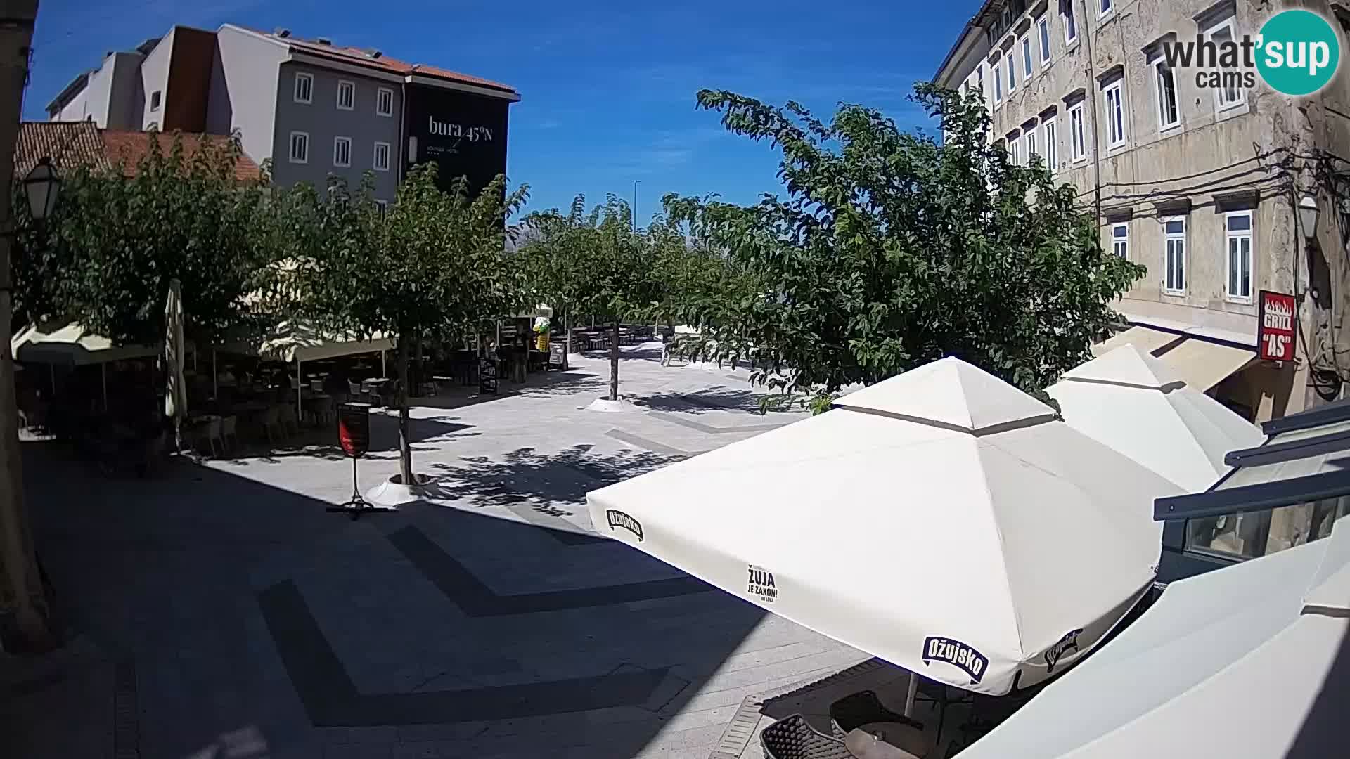 Centar grada Senja – Pavlinski trg – web kamere Dalmacija