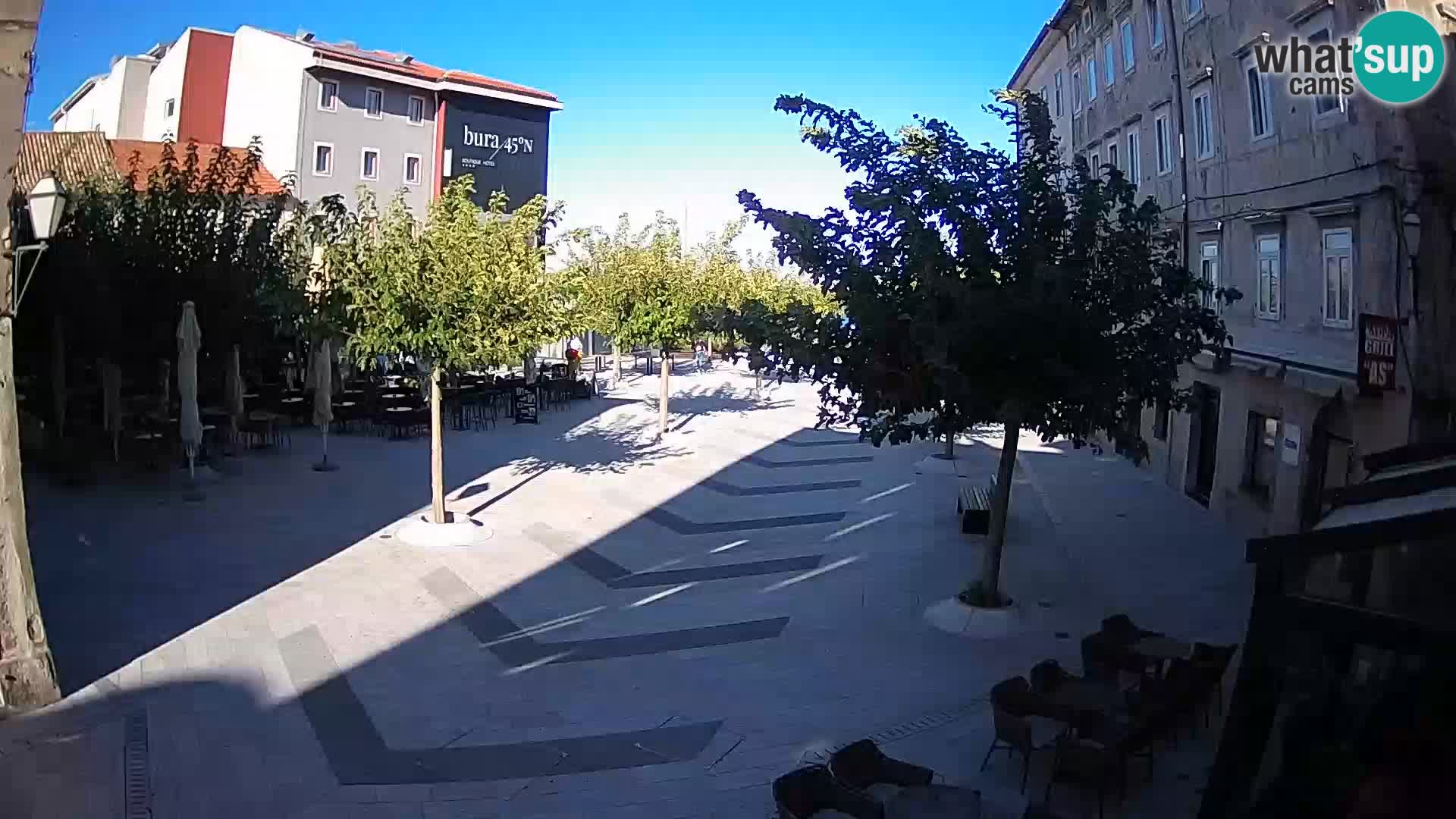 Centar grada Senja – Pavlinski trg – web kamere Dalmacija