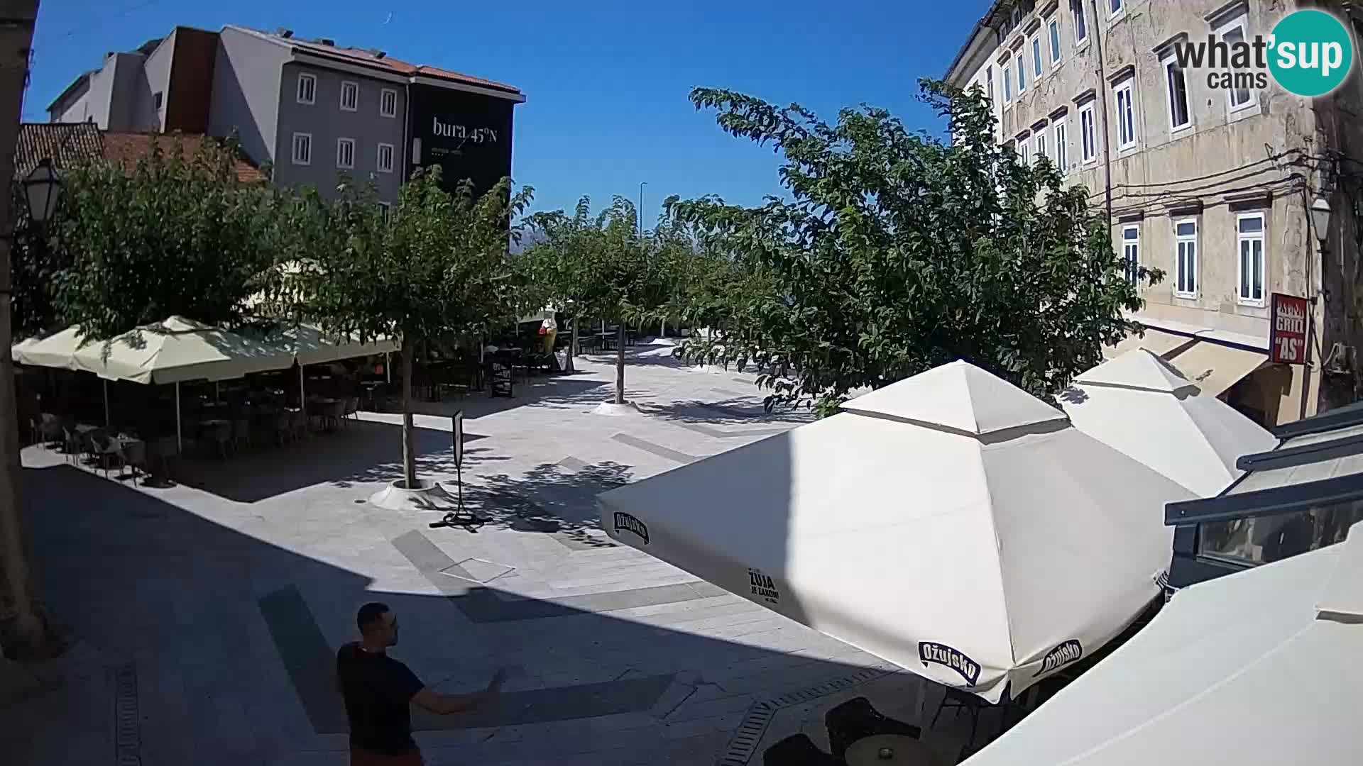 Centar grada Senja – Pavlinski trg – web kamere Dalmacija