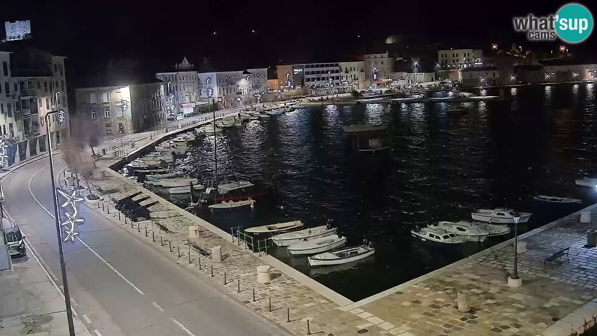 Kamera u živo Senj – Panoramski pogled na senjsku rivu