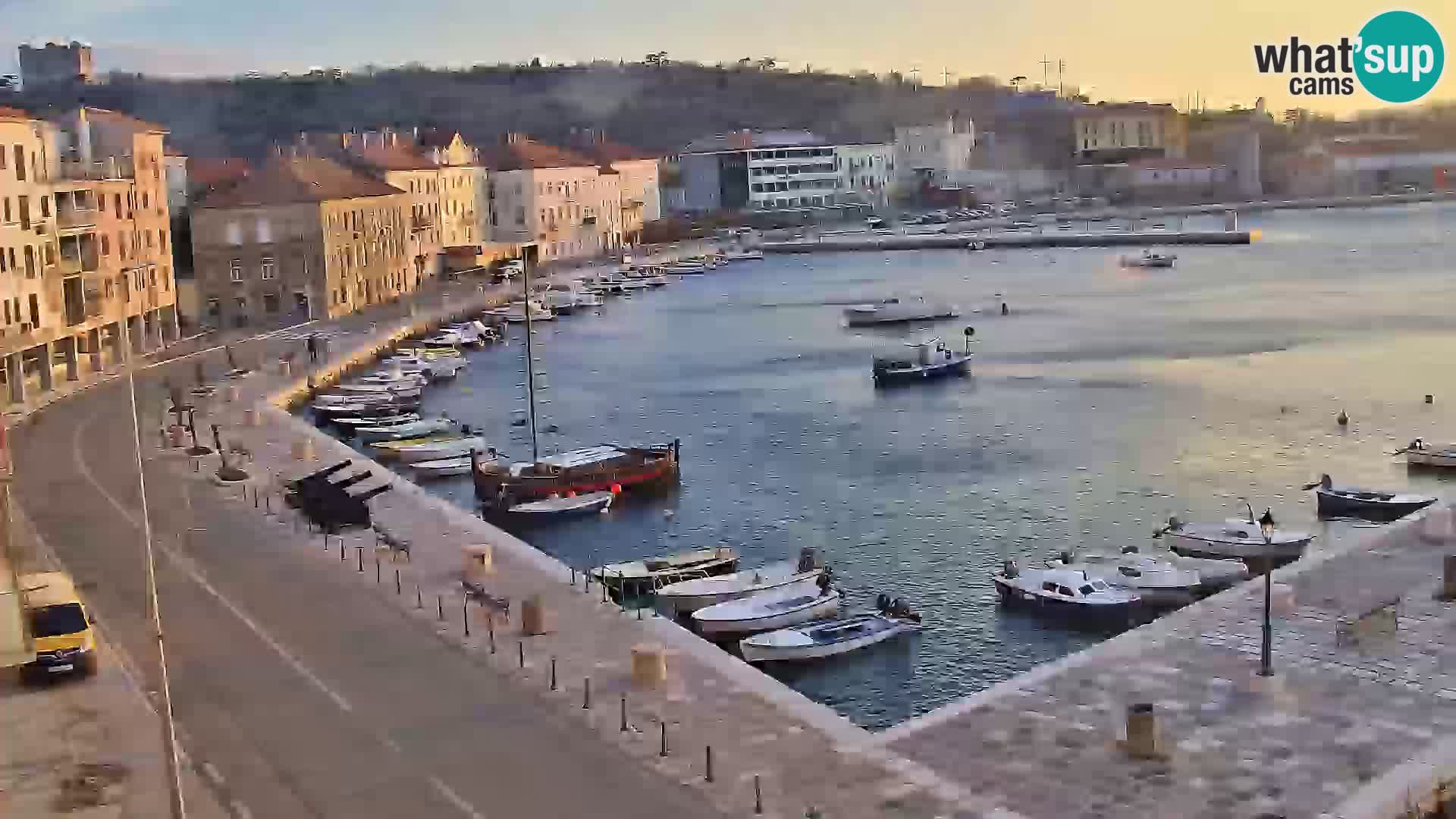 Kamera u živo Senj – Panoramski pogled na senjsku rivu