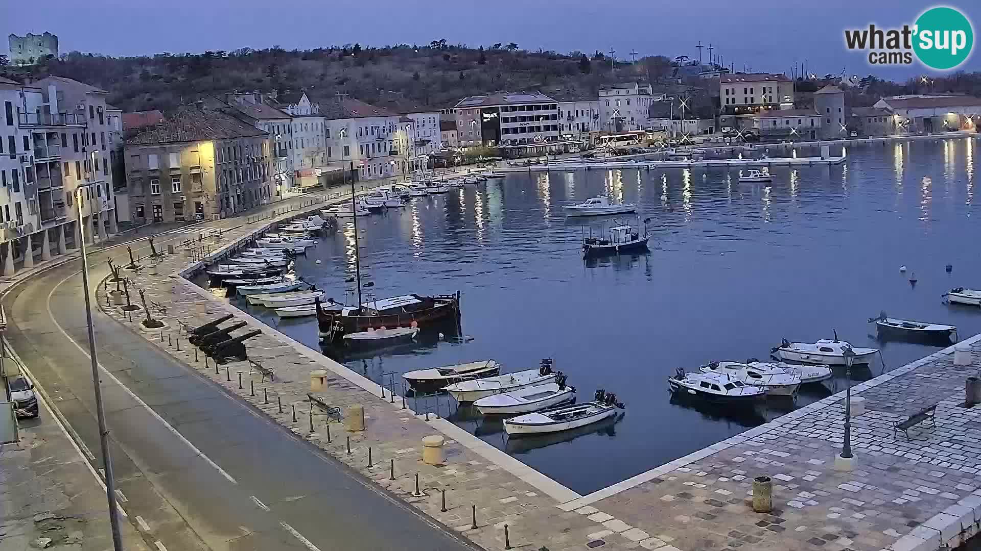 Kamera u živo Senj – Panoramski pogled na senjsku rivu