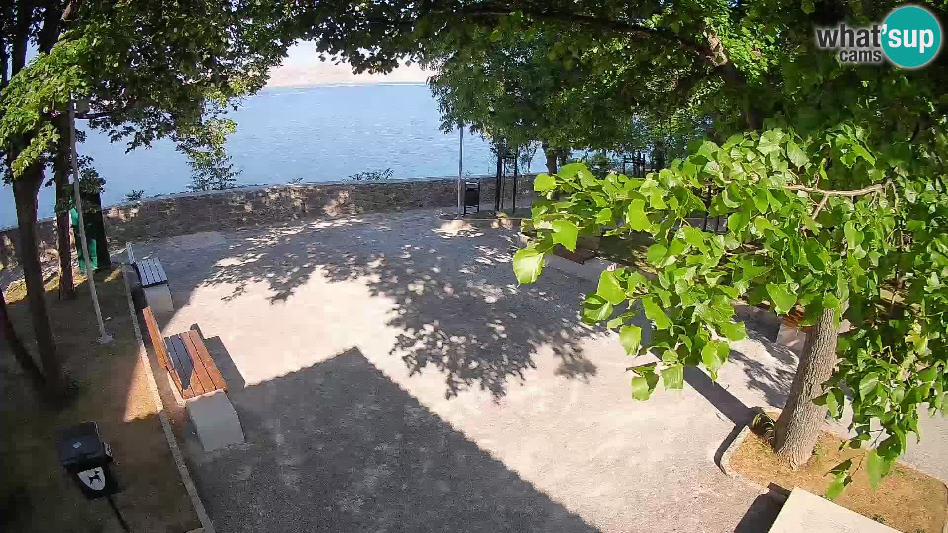 Spletna kamera Senj v živo – Park pisateljev in Velebitski kanal