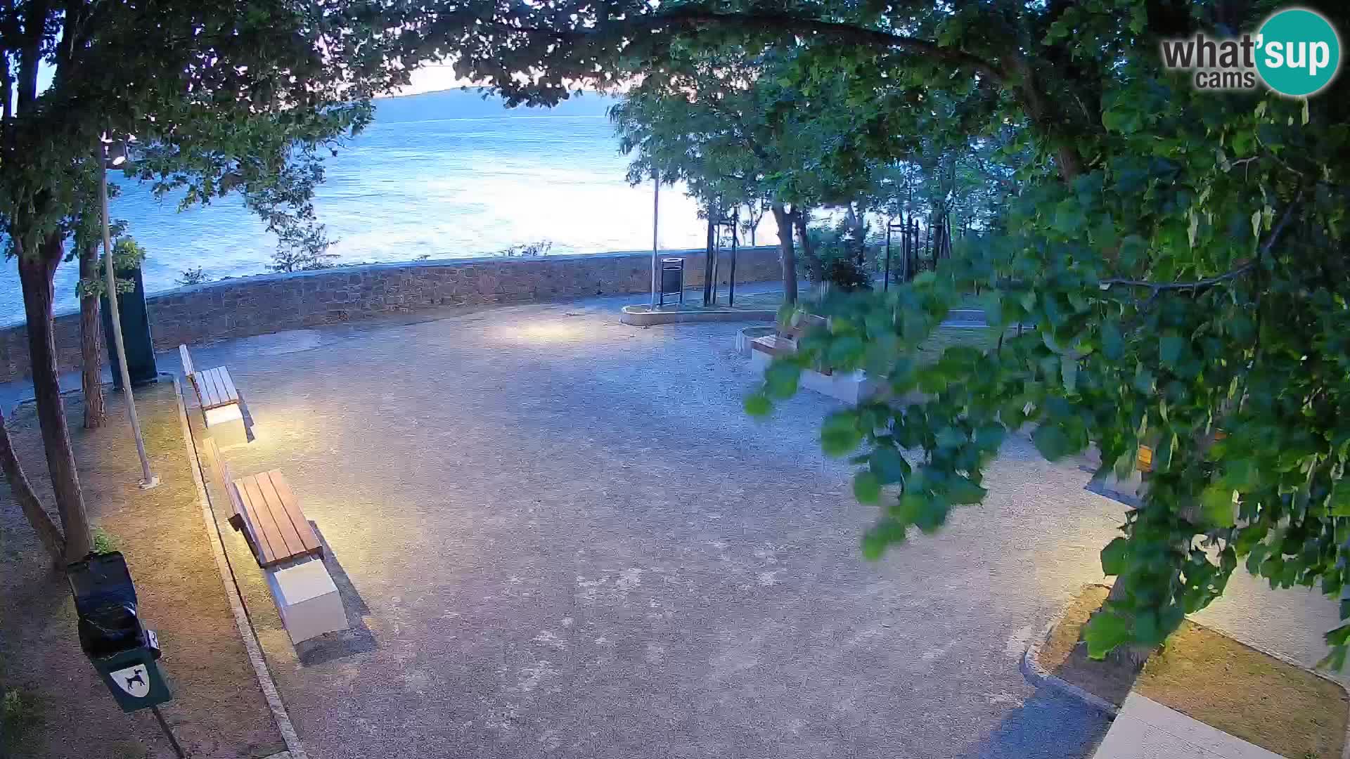 Spletna kamera Senj v živo – Park pisateljev in Velebitski kanal