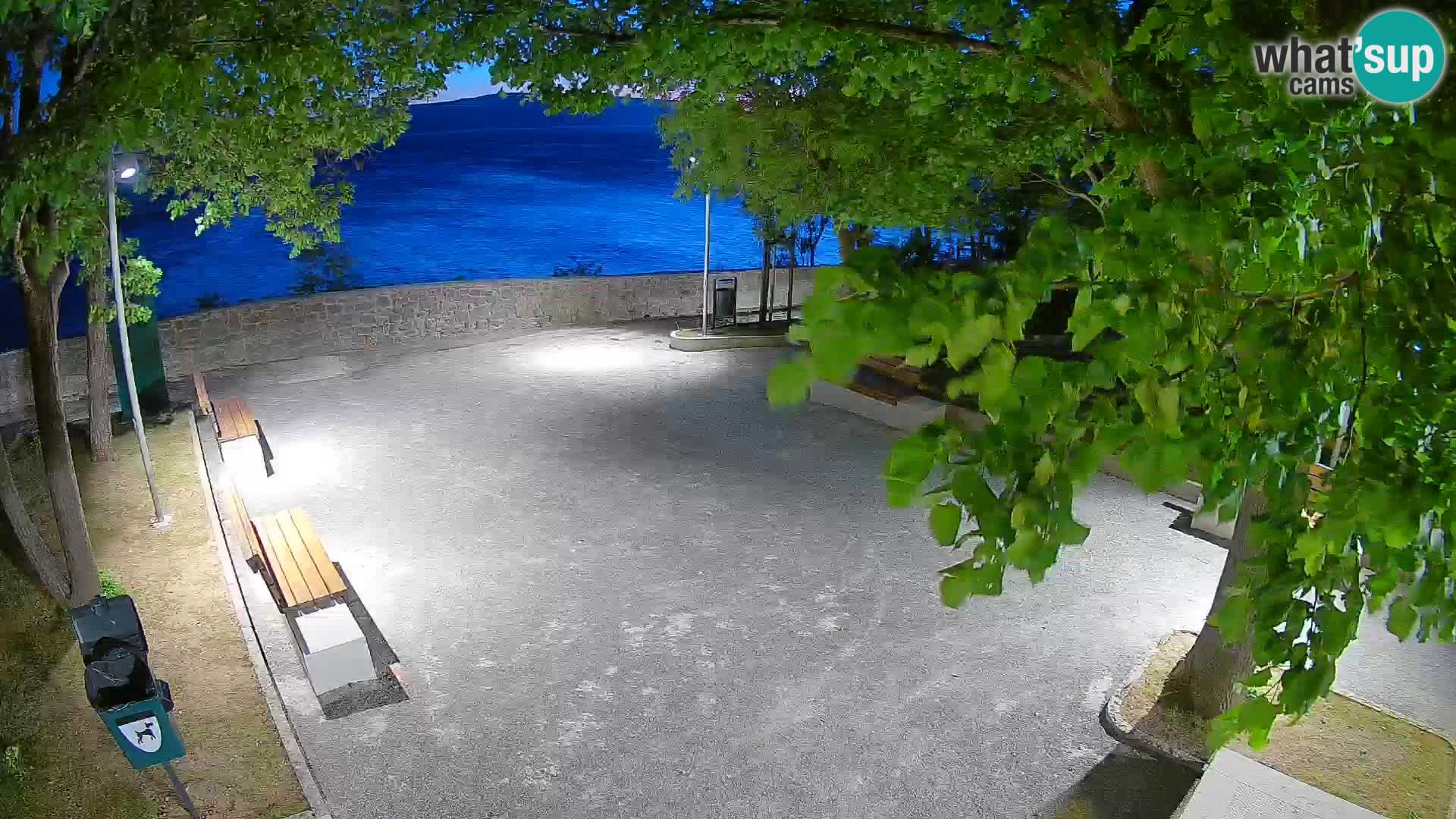 Spletna kamera Senj v živo – Park pisateljev in Velebitski kanal