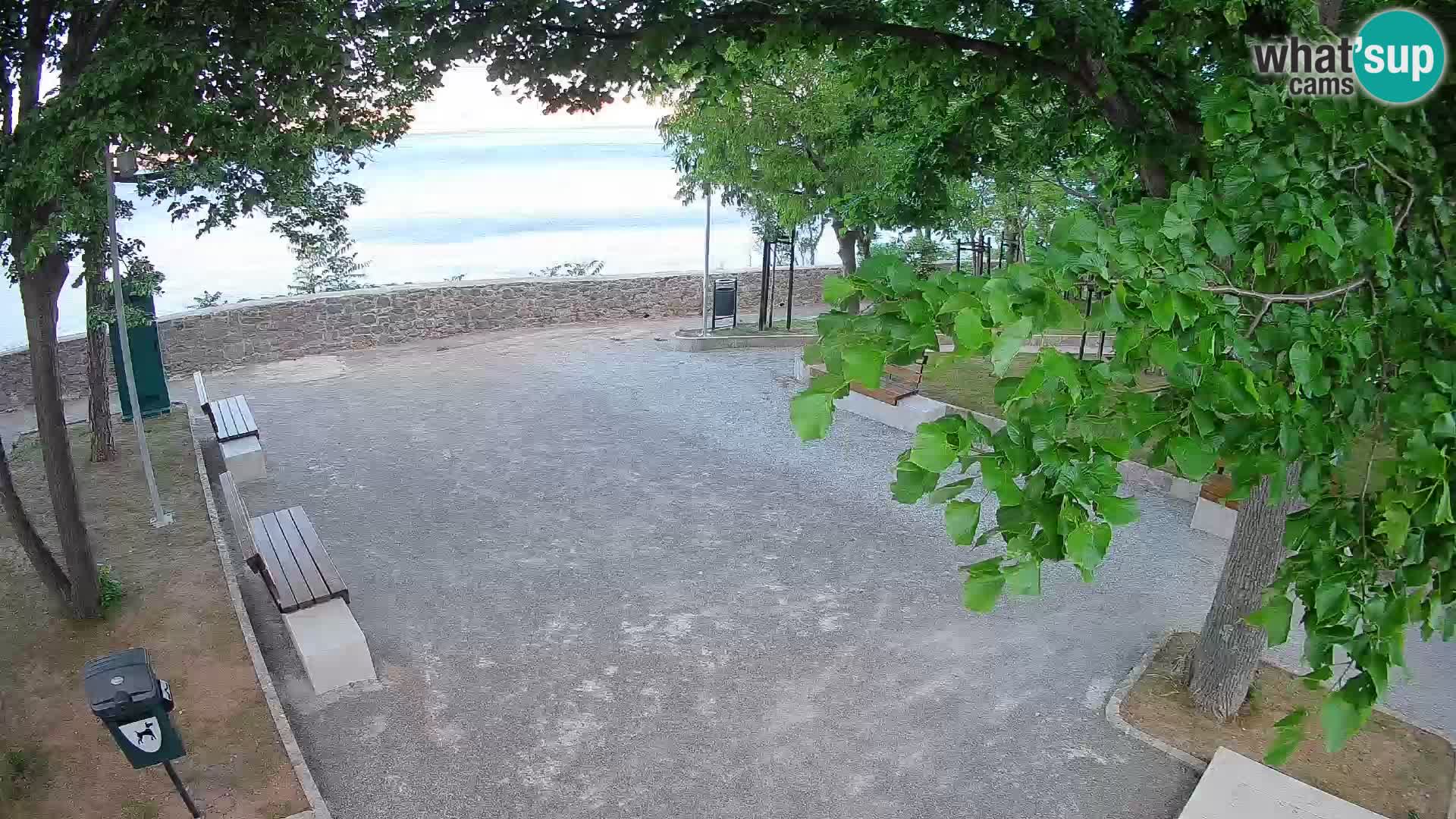 Spletna kamera Senj v živo – Park pisateljev in Velebitski kanal