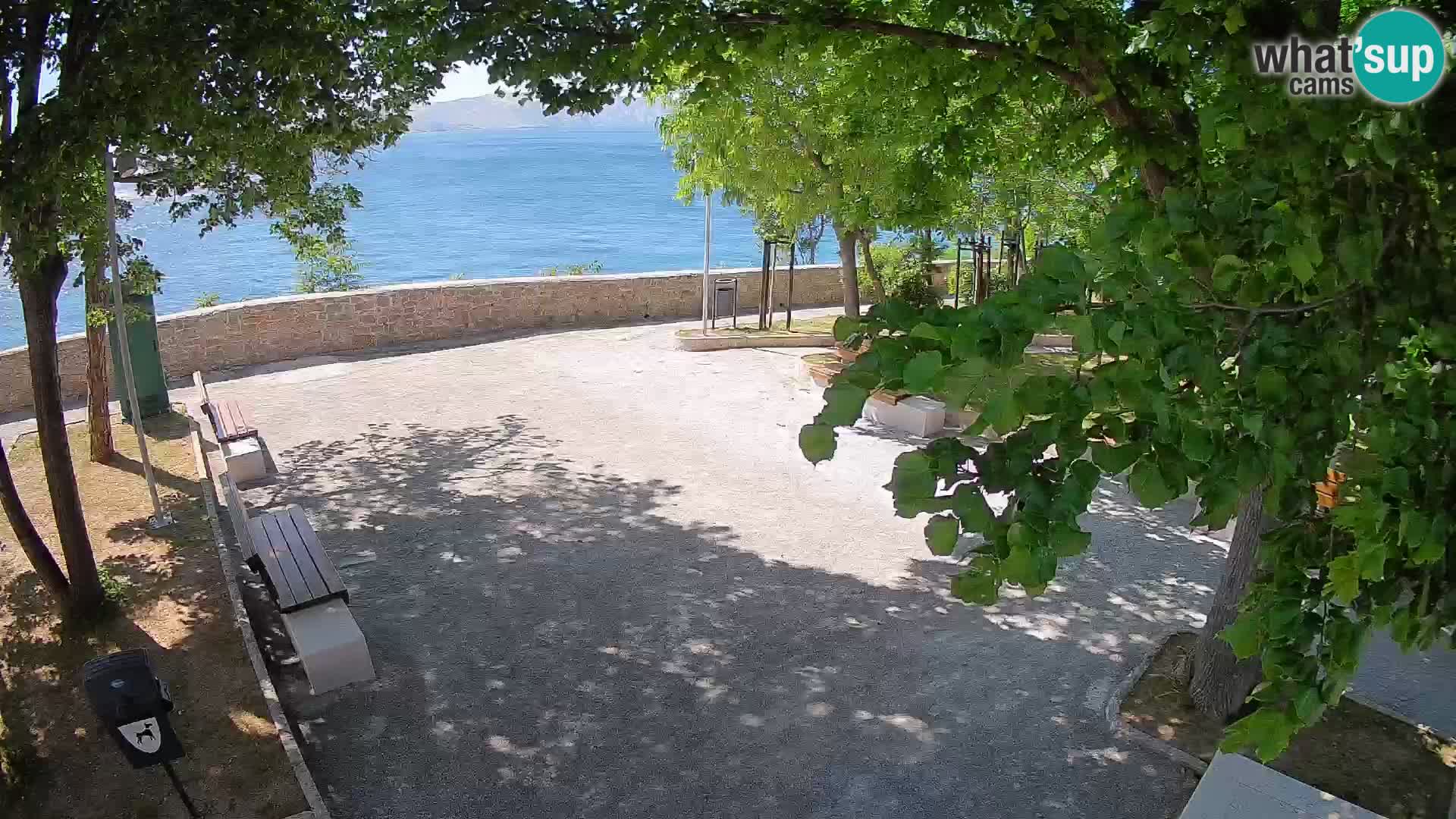 Spletna kamera Senj v živo – Park pisateljev in Velebitski kanal
