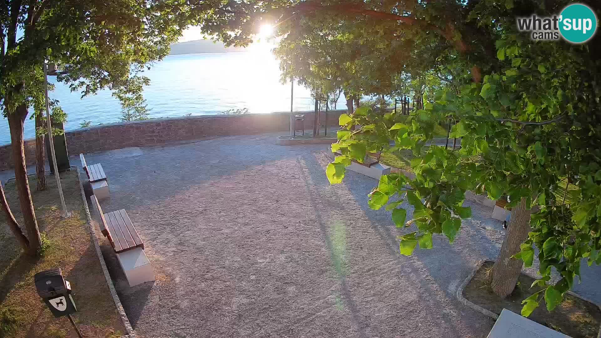 Spletna kamera Senj v živo – Park pisateljev in Velebitski kanal