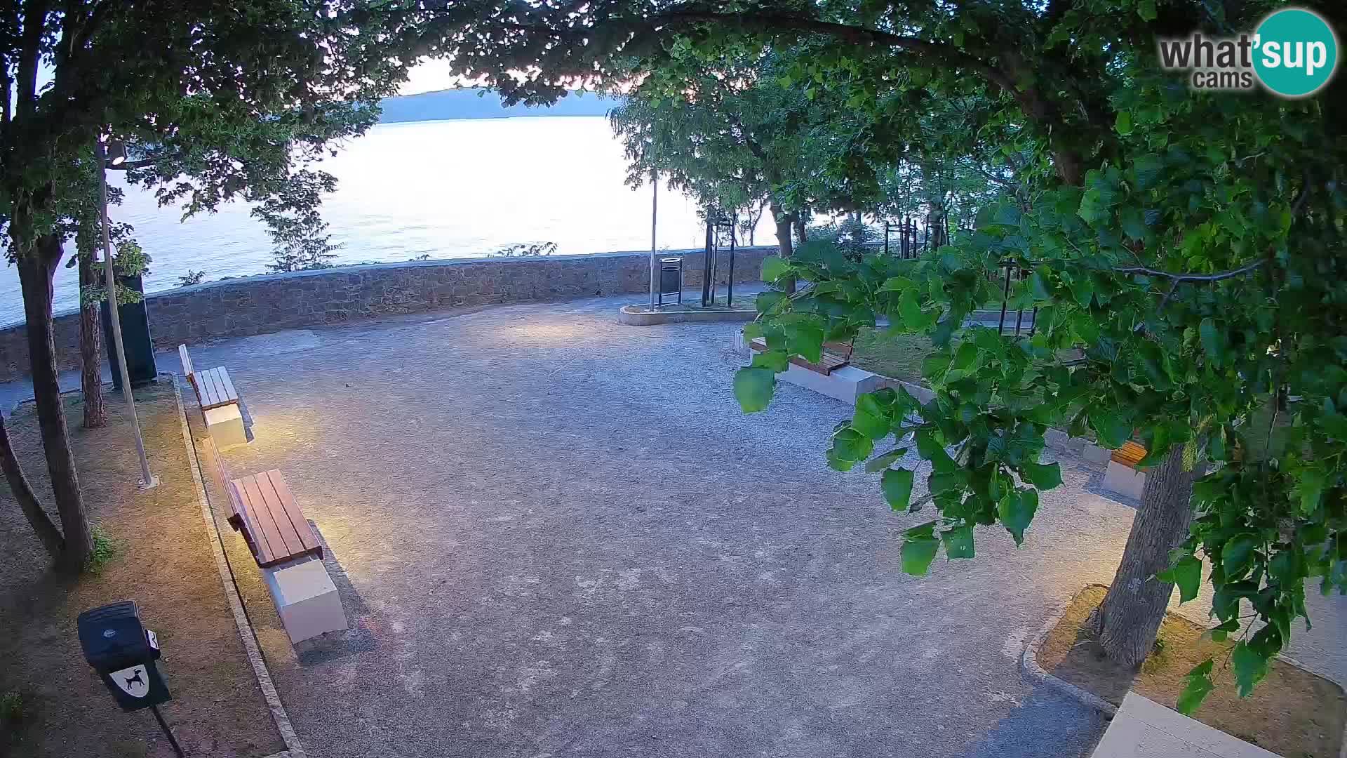 Spletna kamera Senj v živo – Park pisateljev in Velebitski kanal