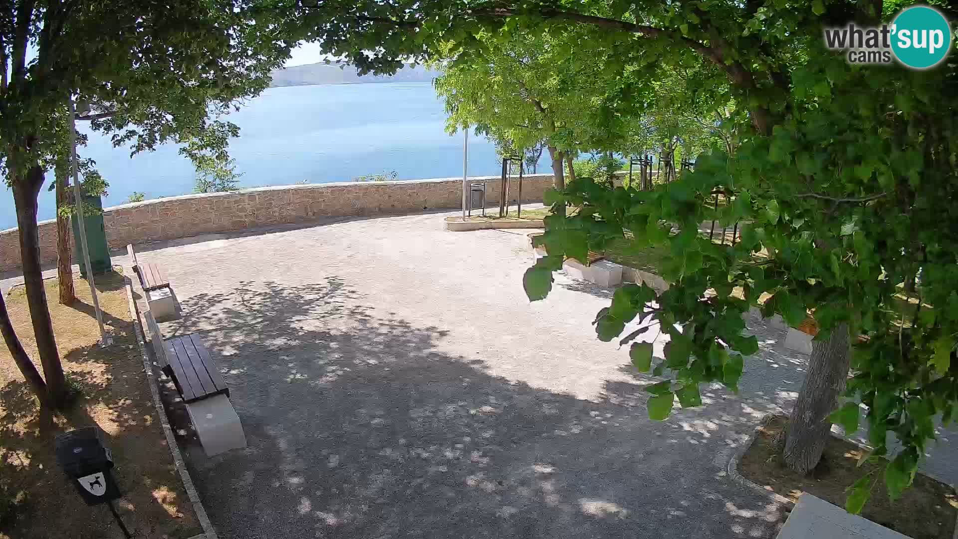 Spletna kamera Senj v živo – Park pisateljev in Velebitski kanal