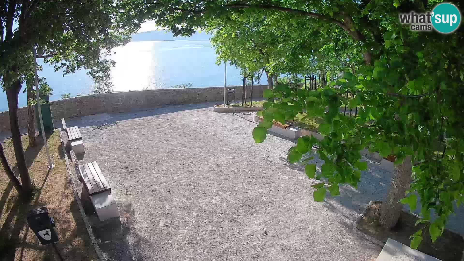 Spletna kamera Senj v živo – Park pisateljev in Velebitski kanal