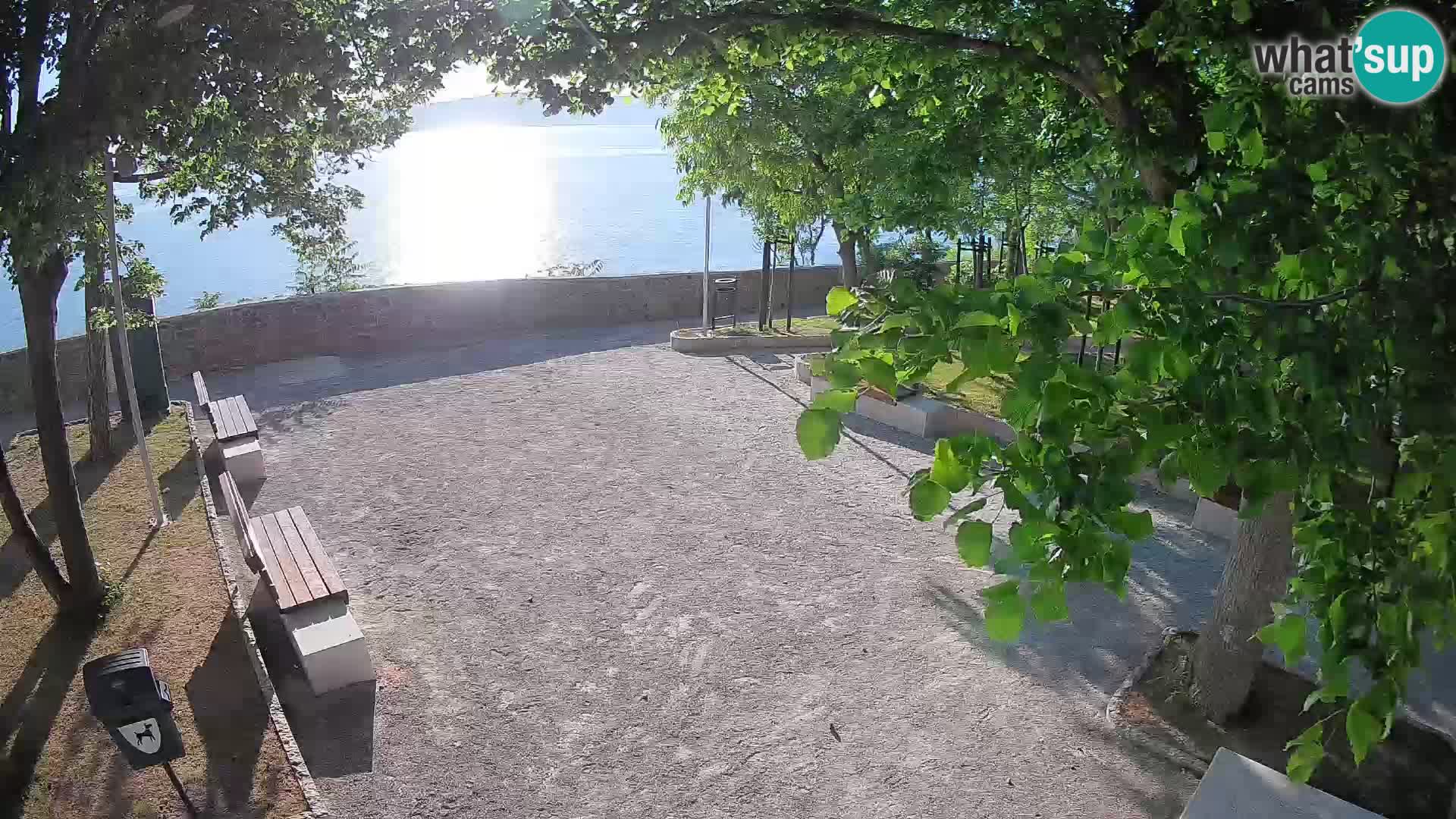 Spletna kamera Senj v živo – Park pisateljev in Velebitski kanal