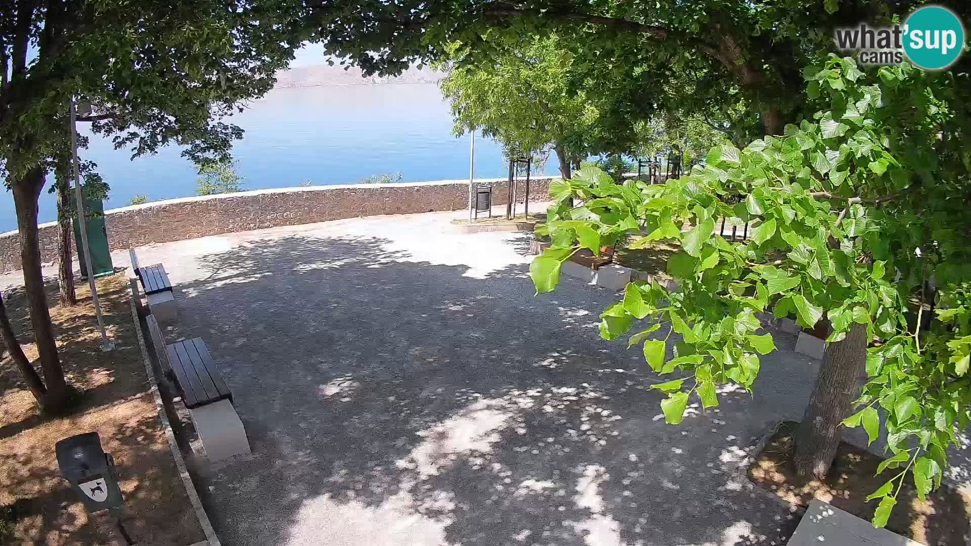 Spletna kamera Senj v živo – Park pisateljev in Velebitski kanal