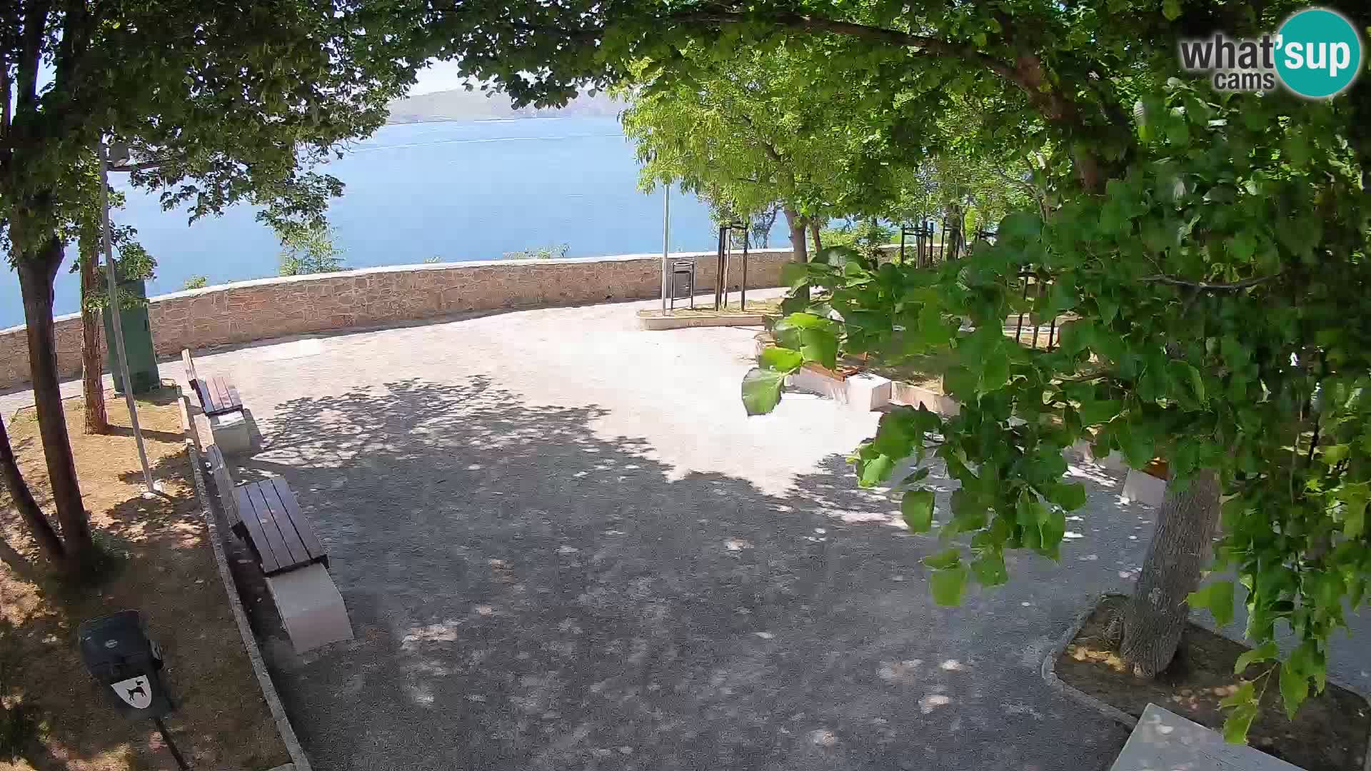 Spletna kamera Senj v živo – Park pisateljev in Velebitski kanal
