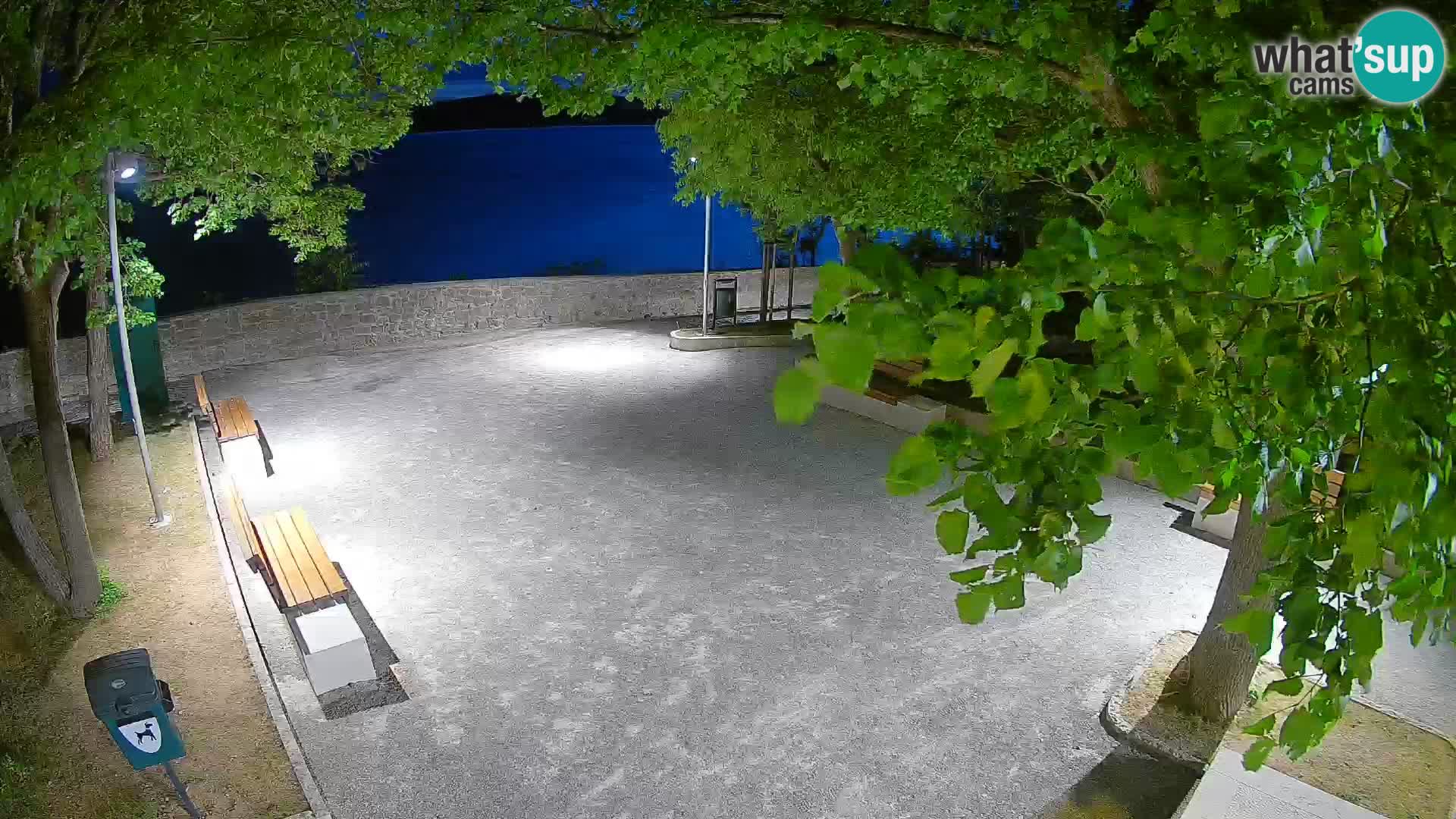 Spletna kamera Senj v živo – Park pisateljev in Velebitski kanal
