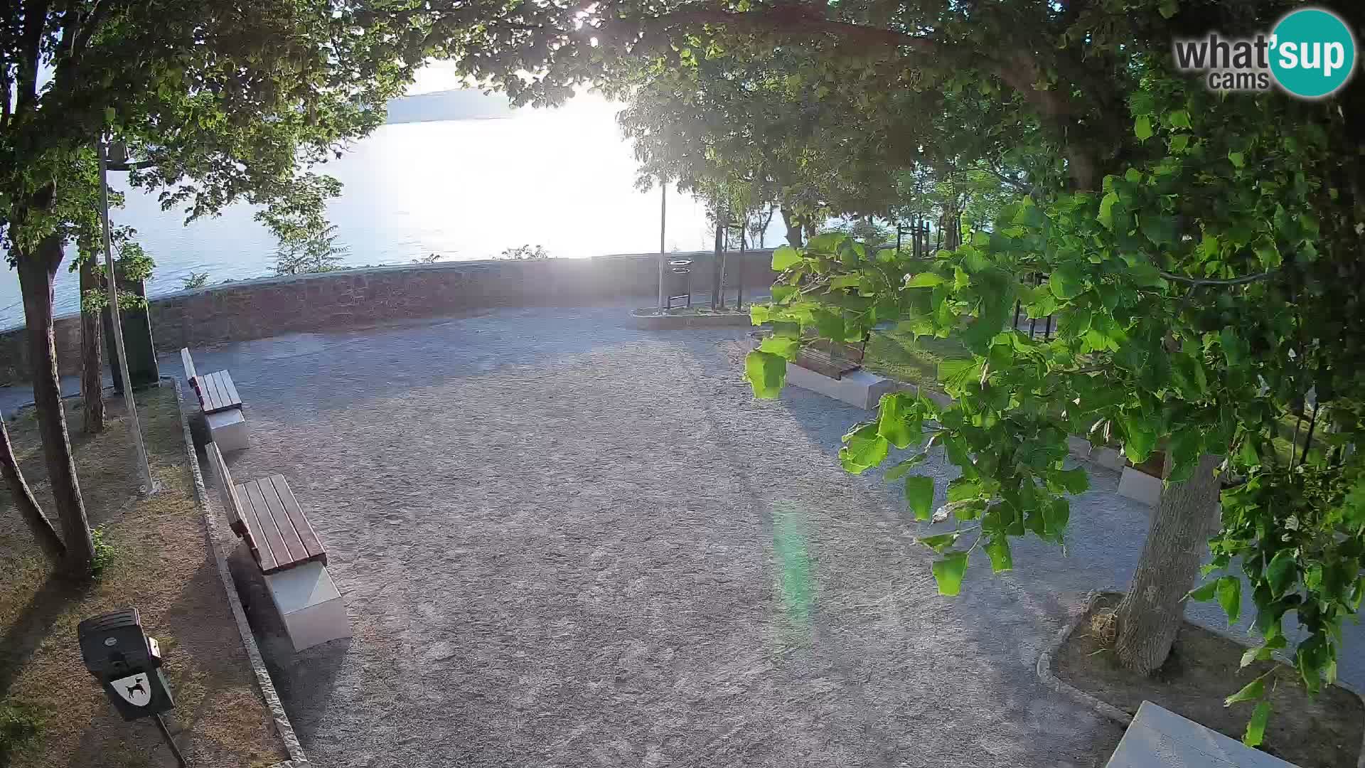 Spletna kamera Senj v živo – Park pisateljev in Velebitski kanal