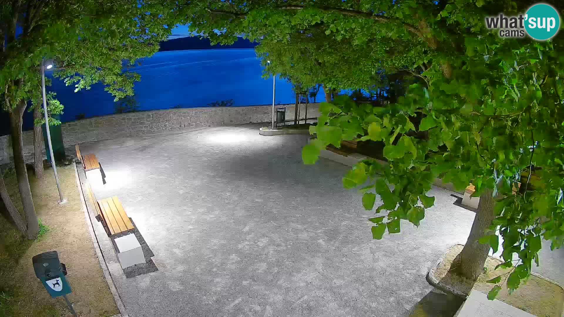 Spletna kamera Senj v živo – Park pisateljev in Velebitski kanal