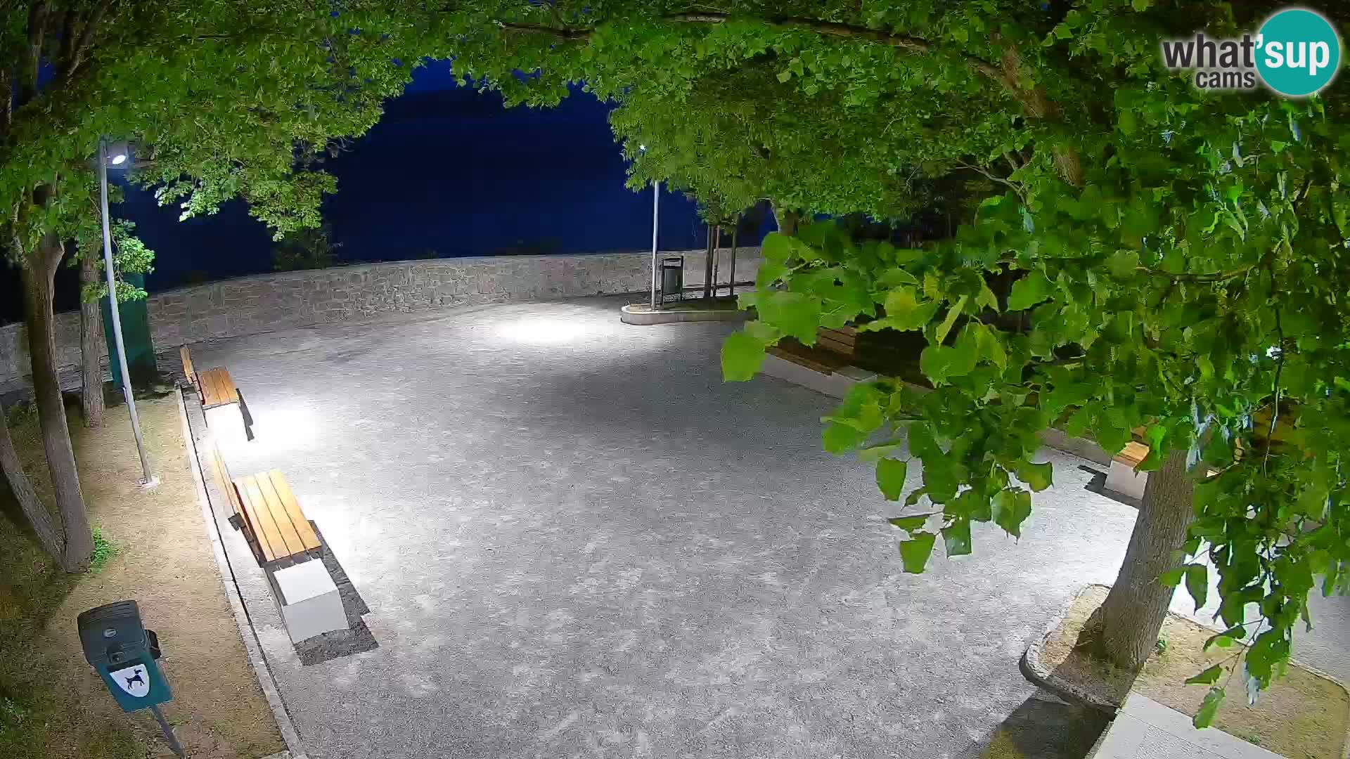 Spletna kamera Senj v živo – Park pisateljev in Velebitski kanal