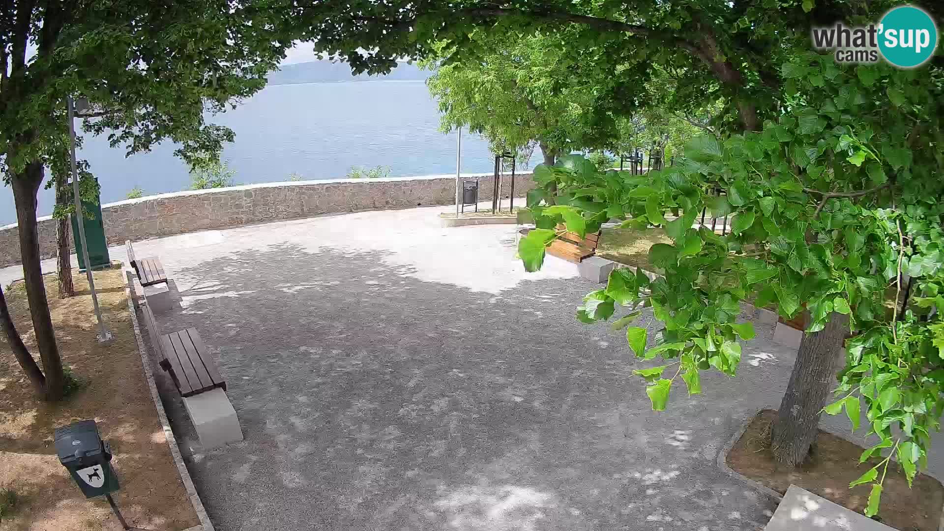 Spletna kamera Senj v živo – Park pisateljev in Velebitski kanal