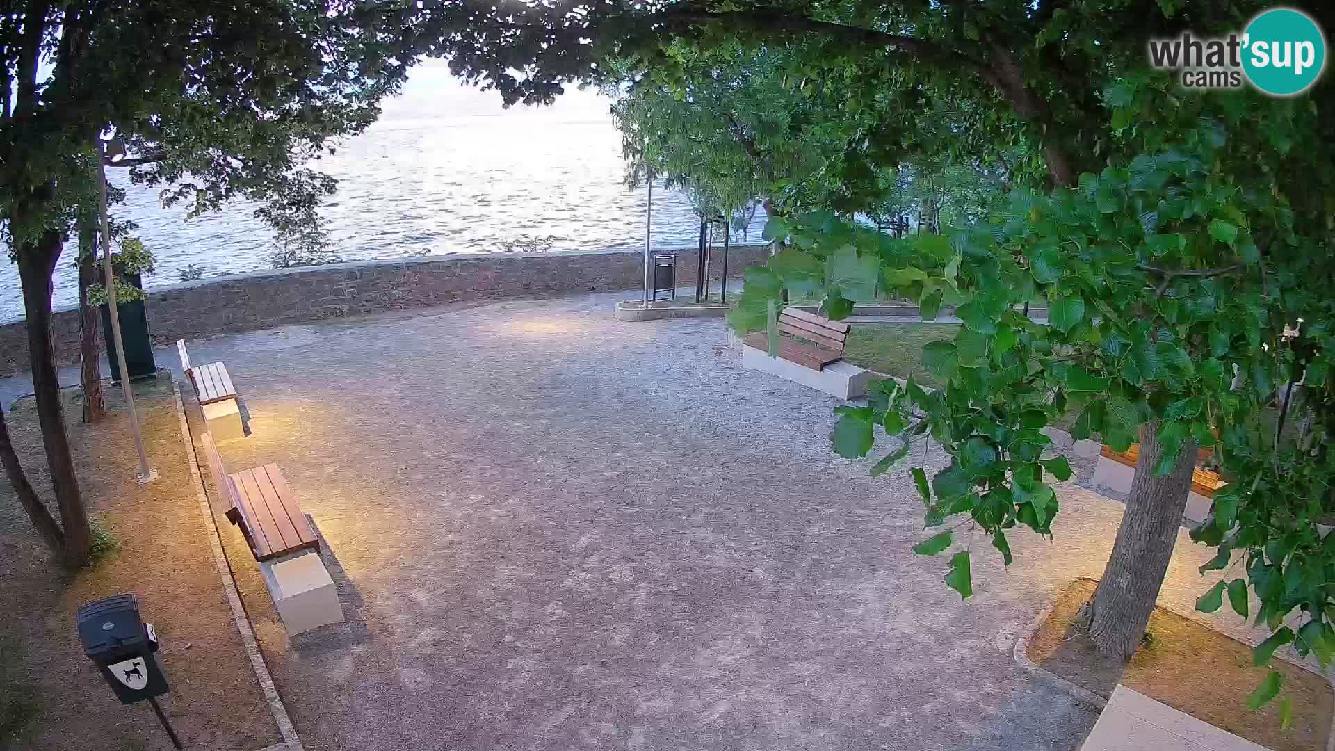 Spletna kamera Senj v živo – Park pisateljev in Velebitski kanal