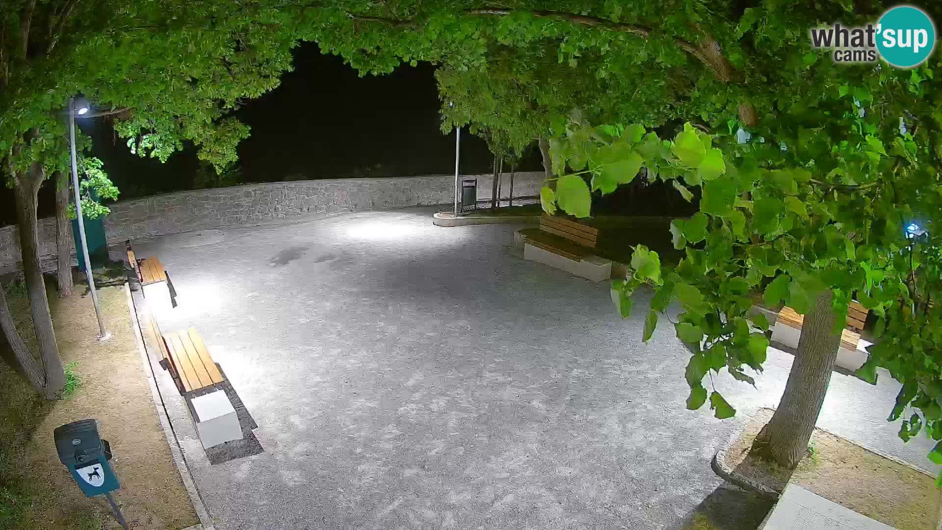 Spletna kamera Senj v živo – Park pisateljev in Velebitski kanal
