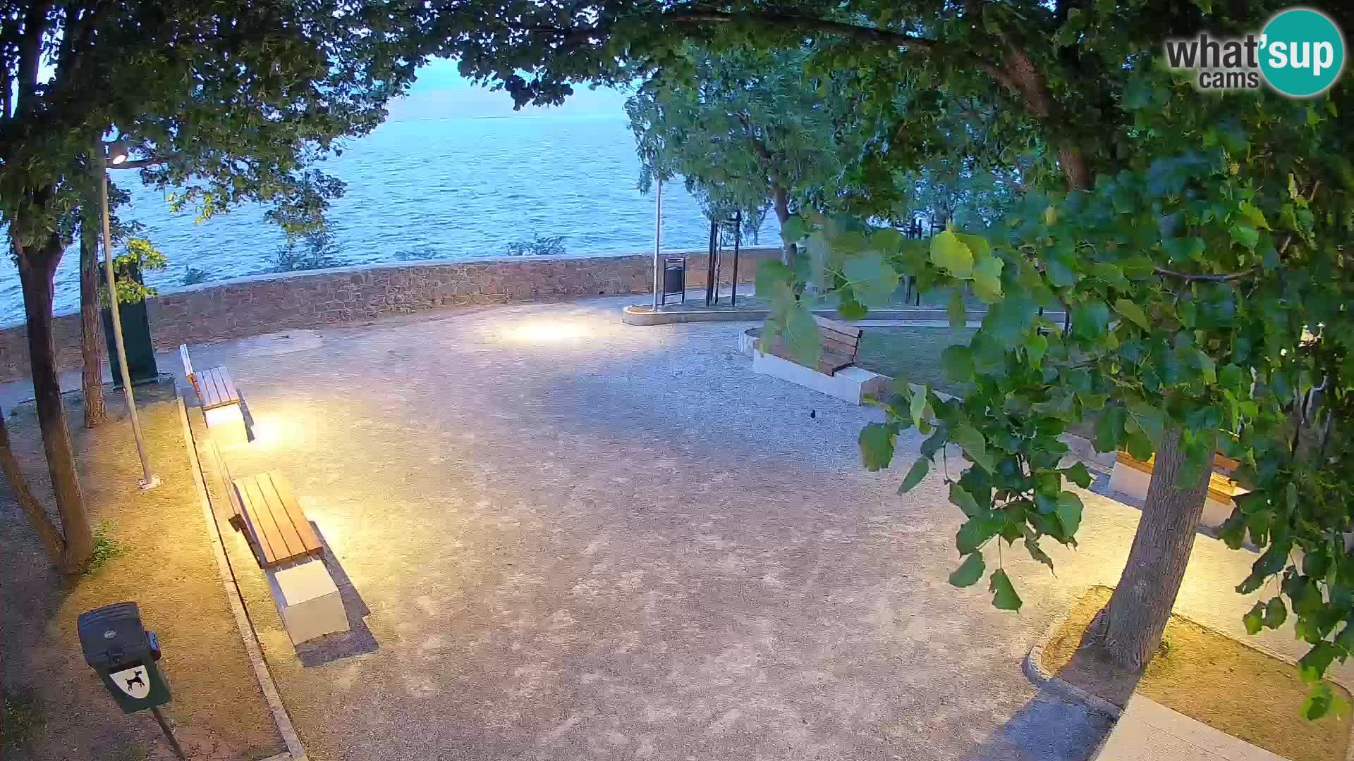 Spletna kamera Senj v živo – Park pisateljev in Velebitski kanal